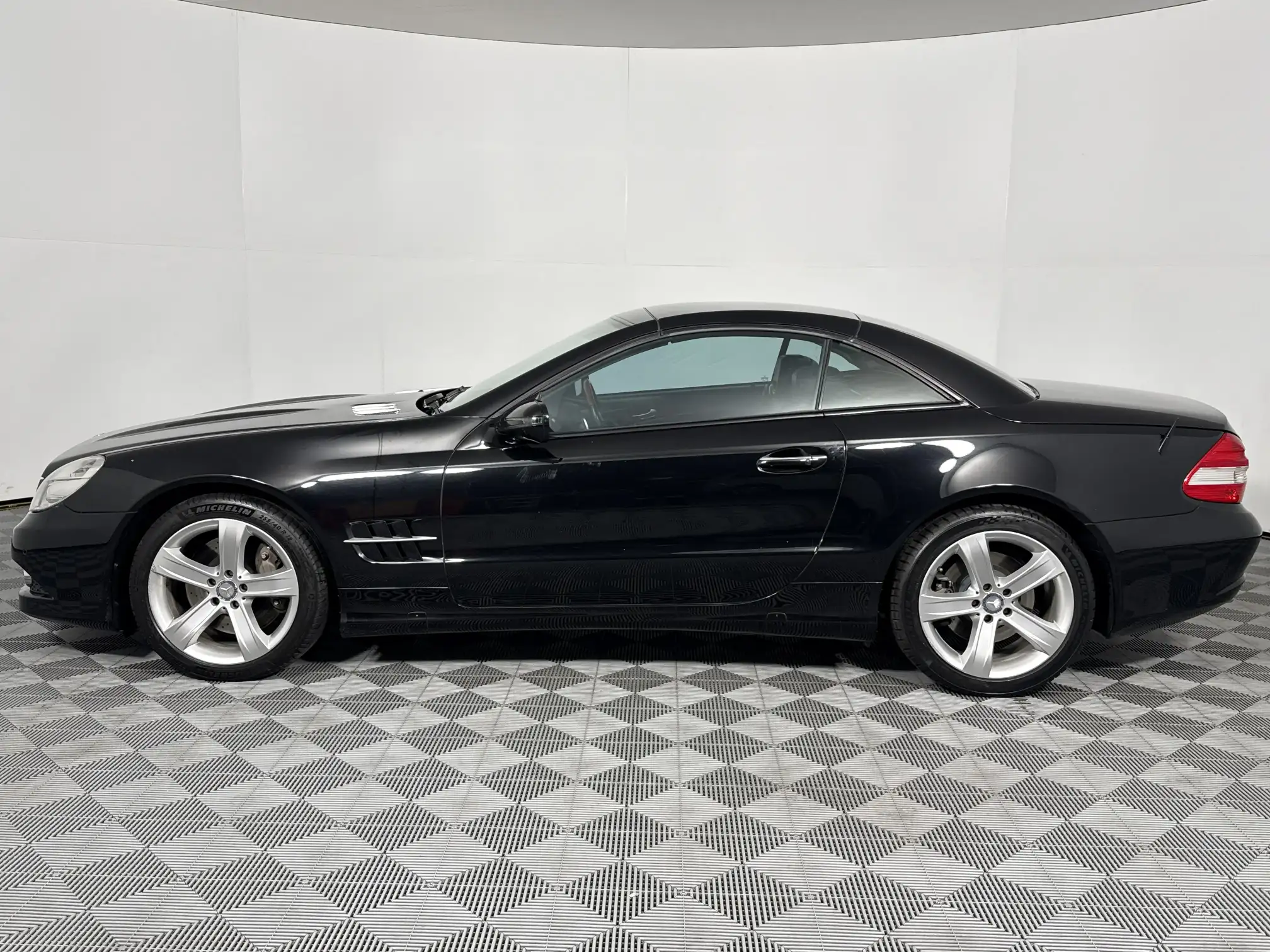 Mercedes-Benz SL Class Cabriolet