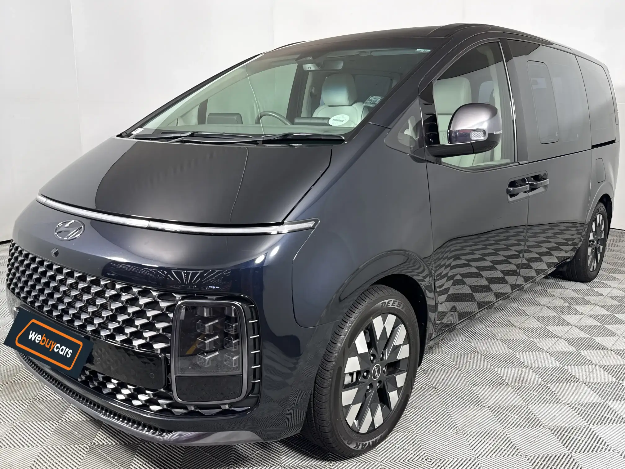 2022 Hyundai Staria
