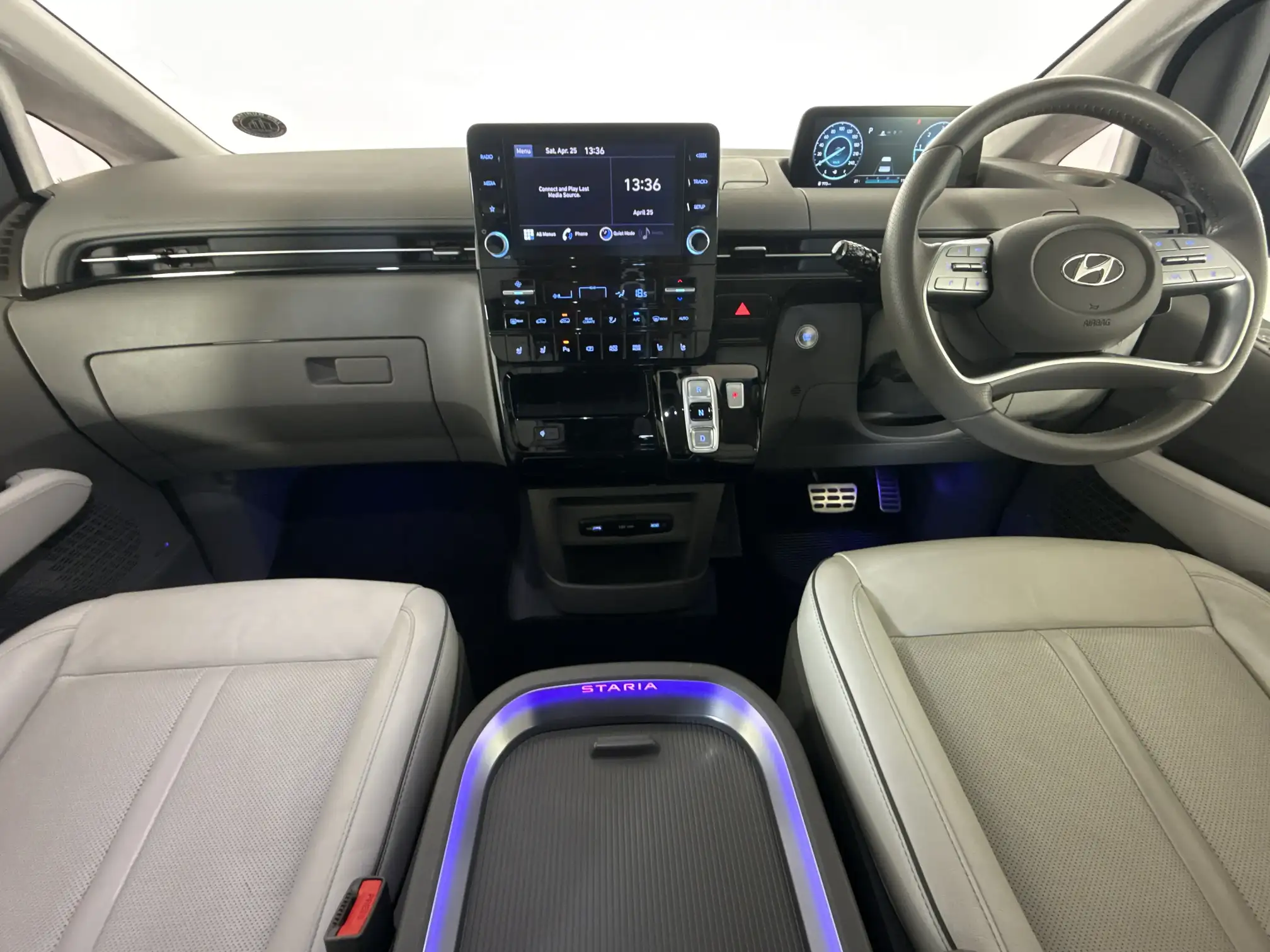 Hyundai Staria