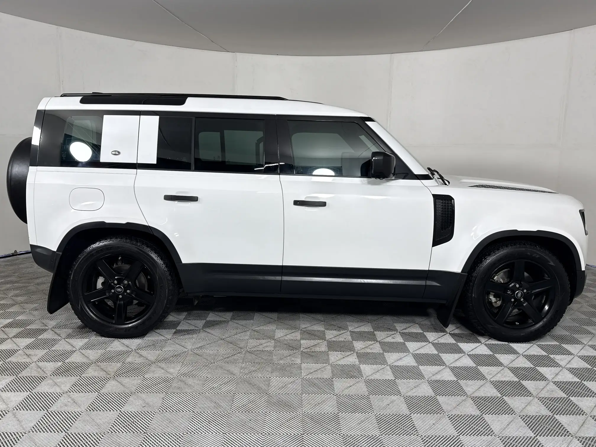 Land Rover Defender 110