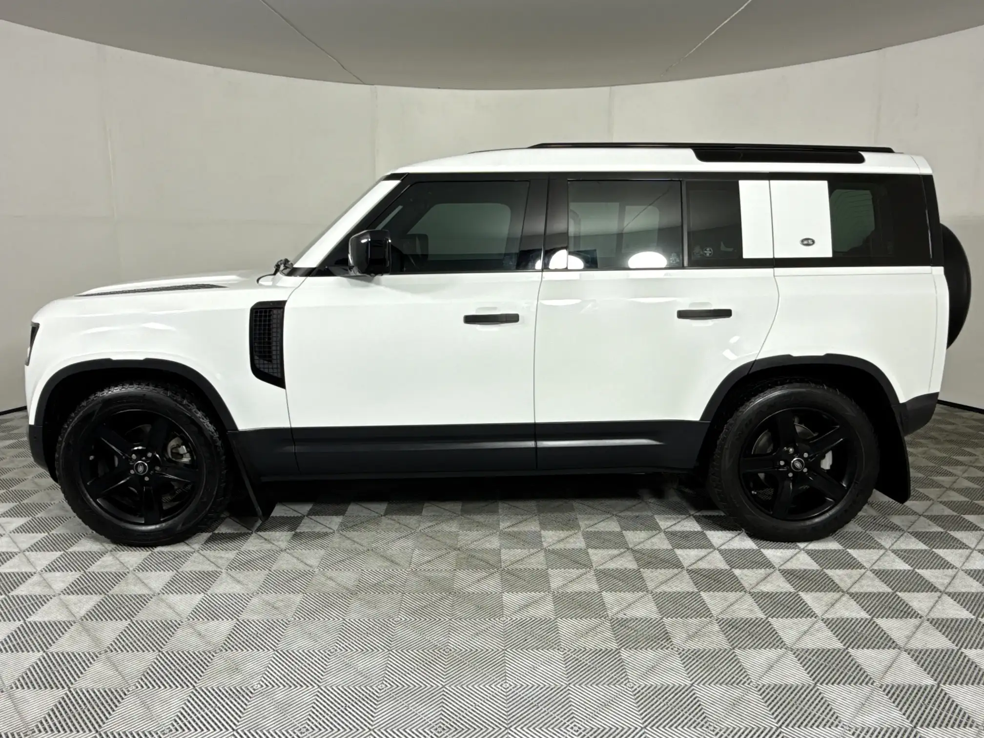 Land Rover Defender 110