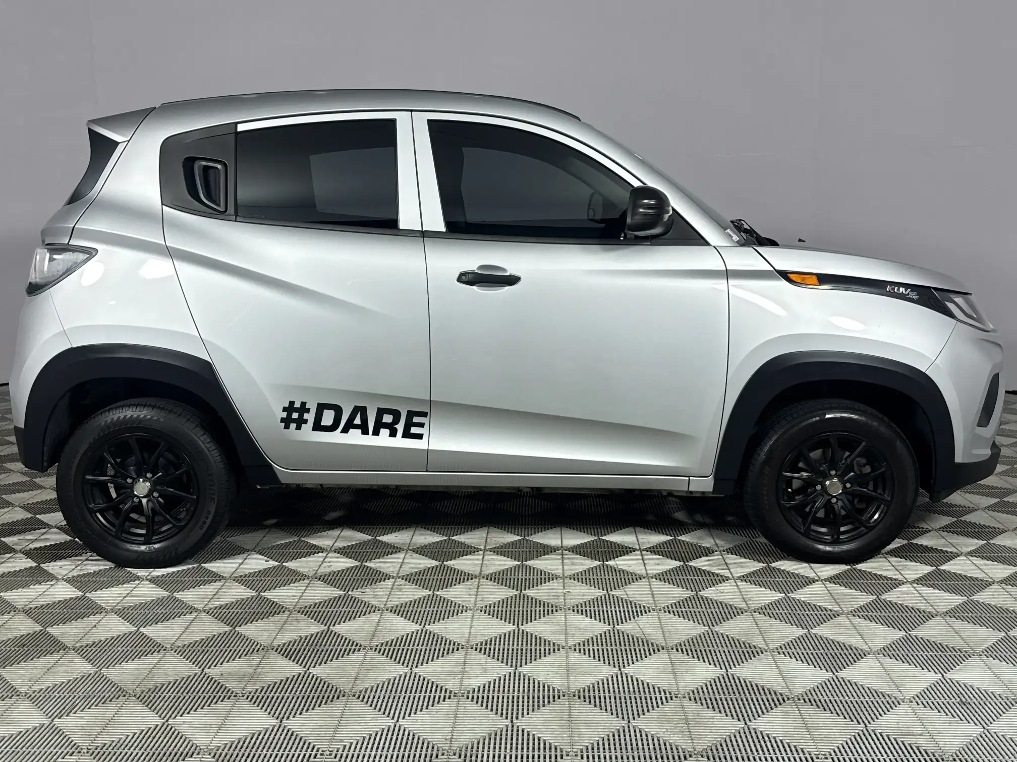 Mahindra KUV 100