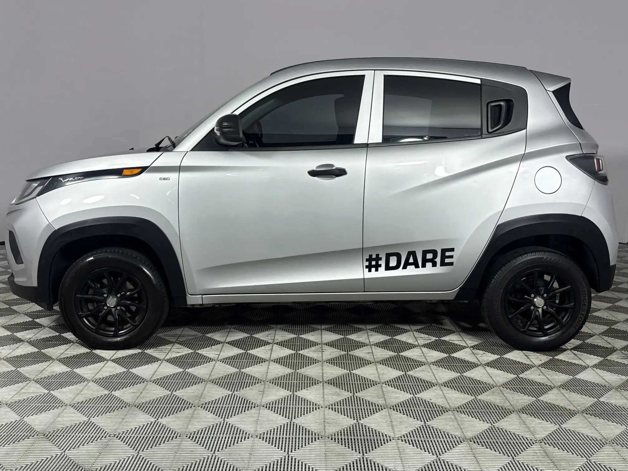 Mahindra KUV 100