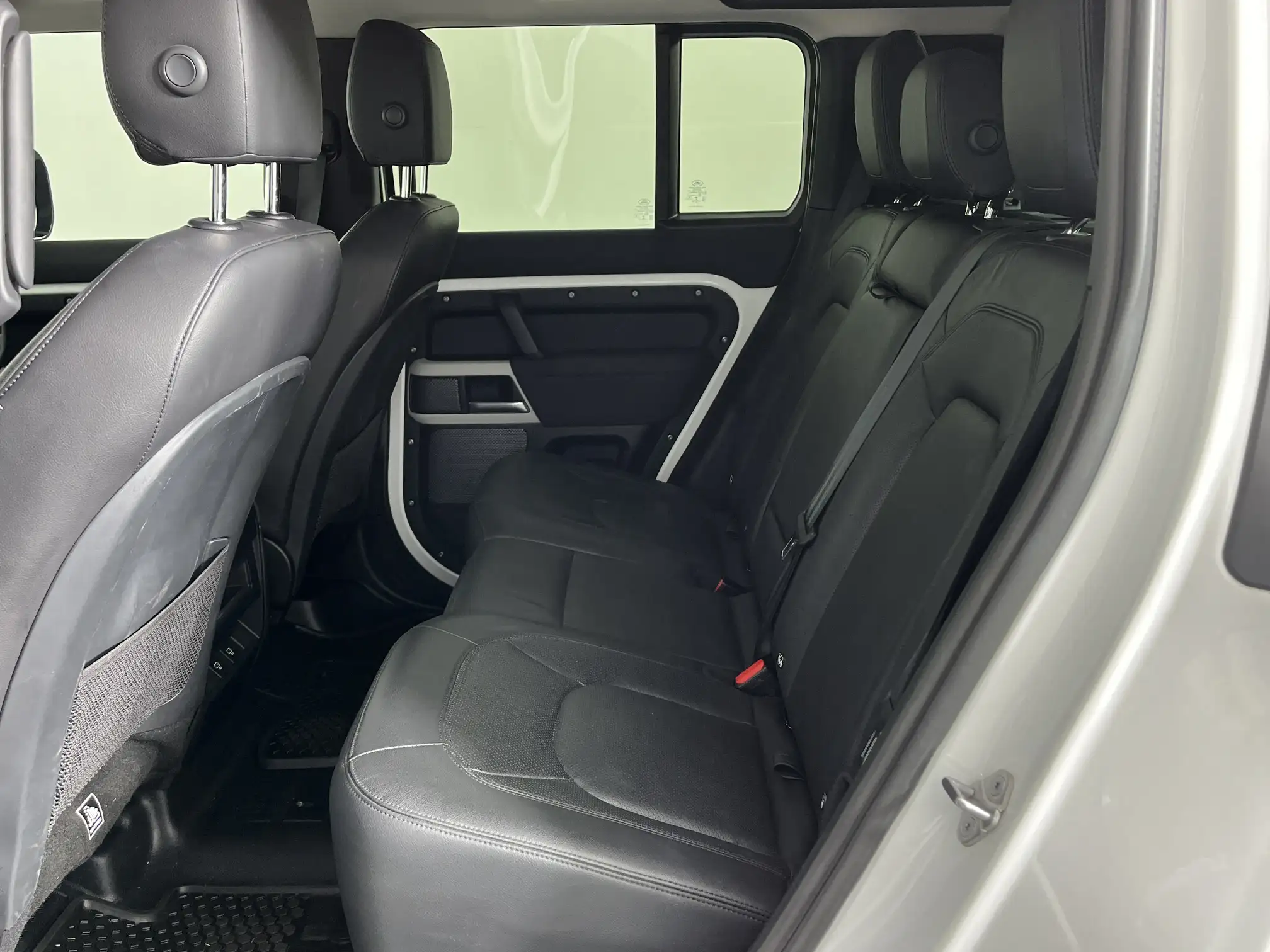 Land Rover Defender 110