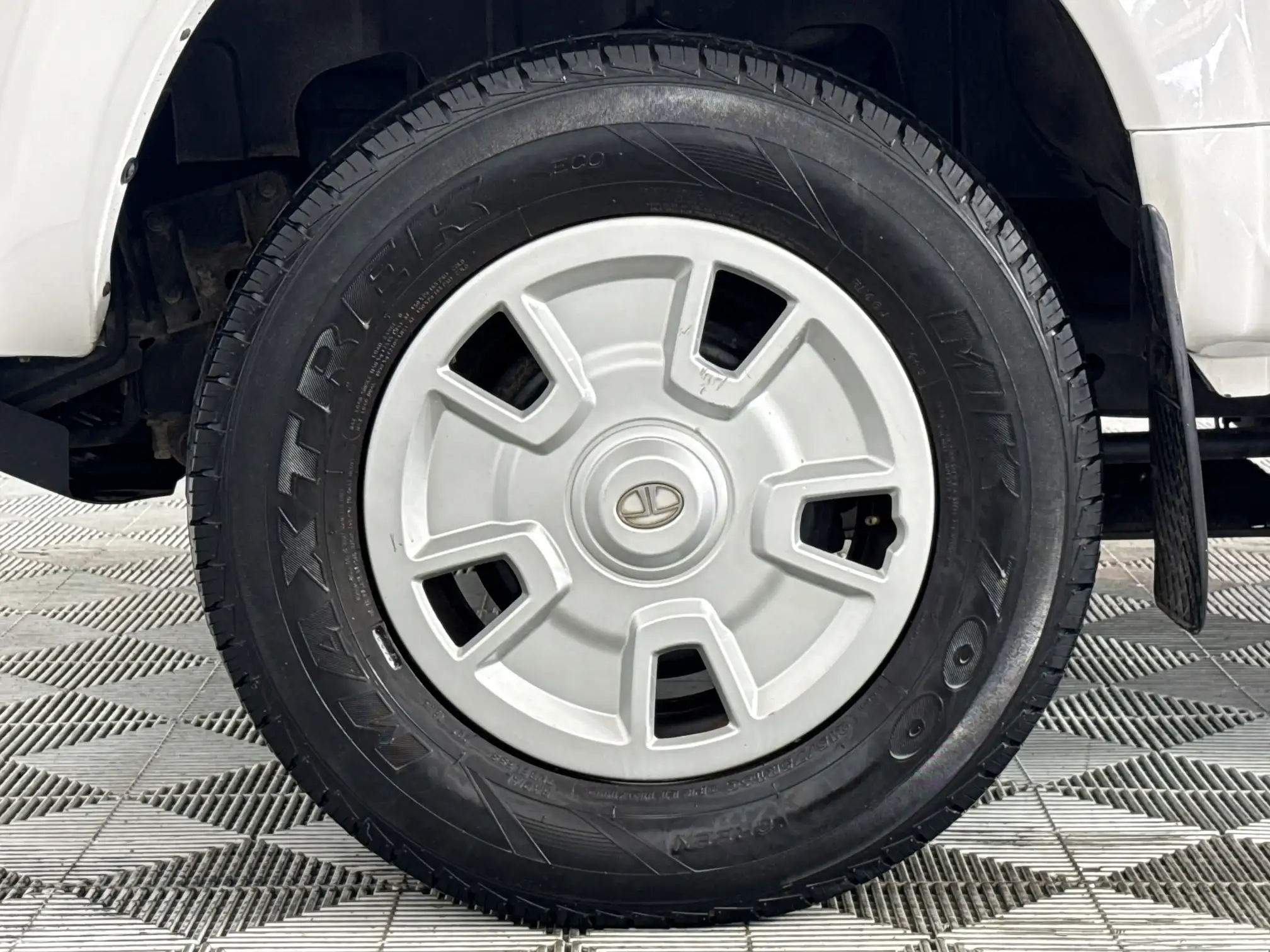 Tata Xenon