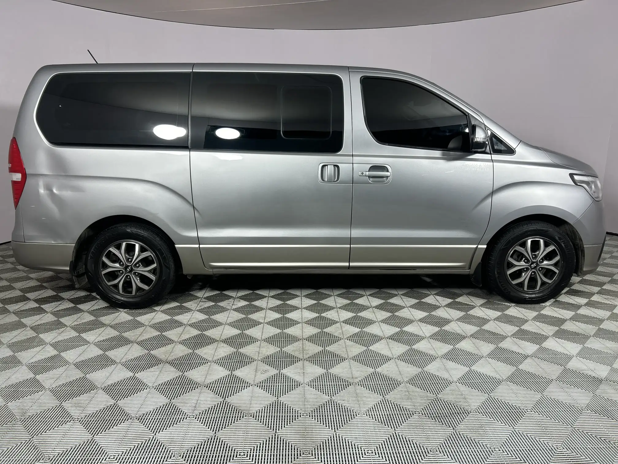 Hyundai H-1