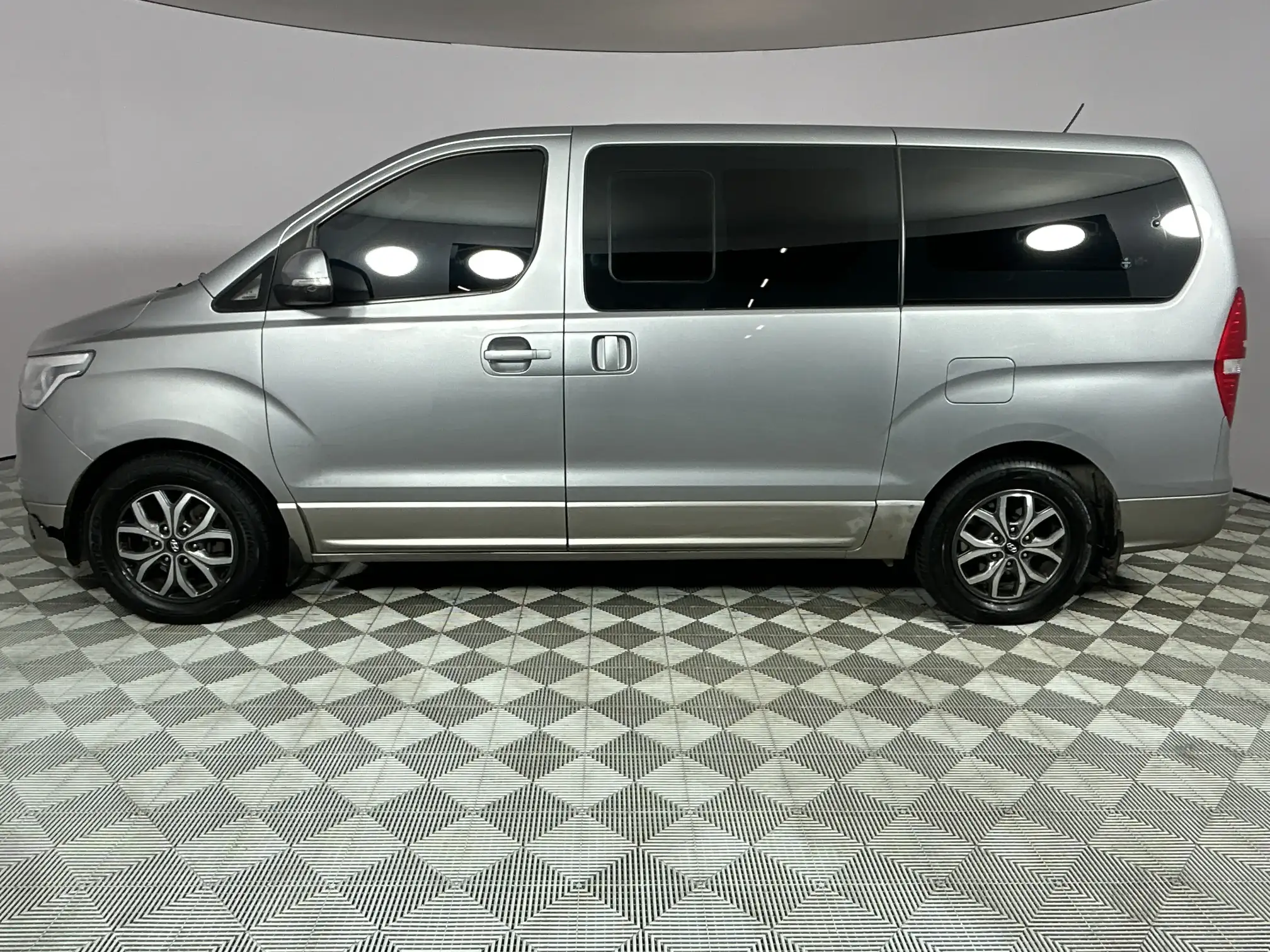 Hyundai H-1