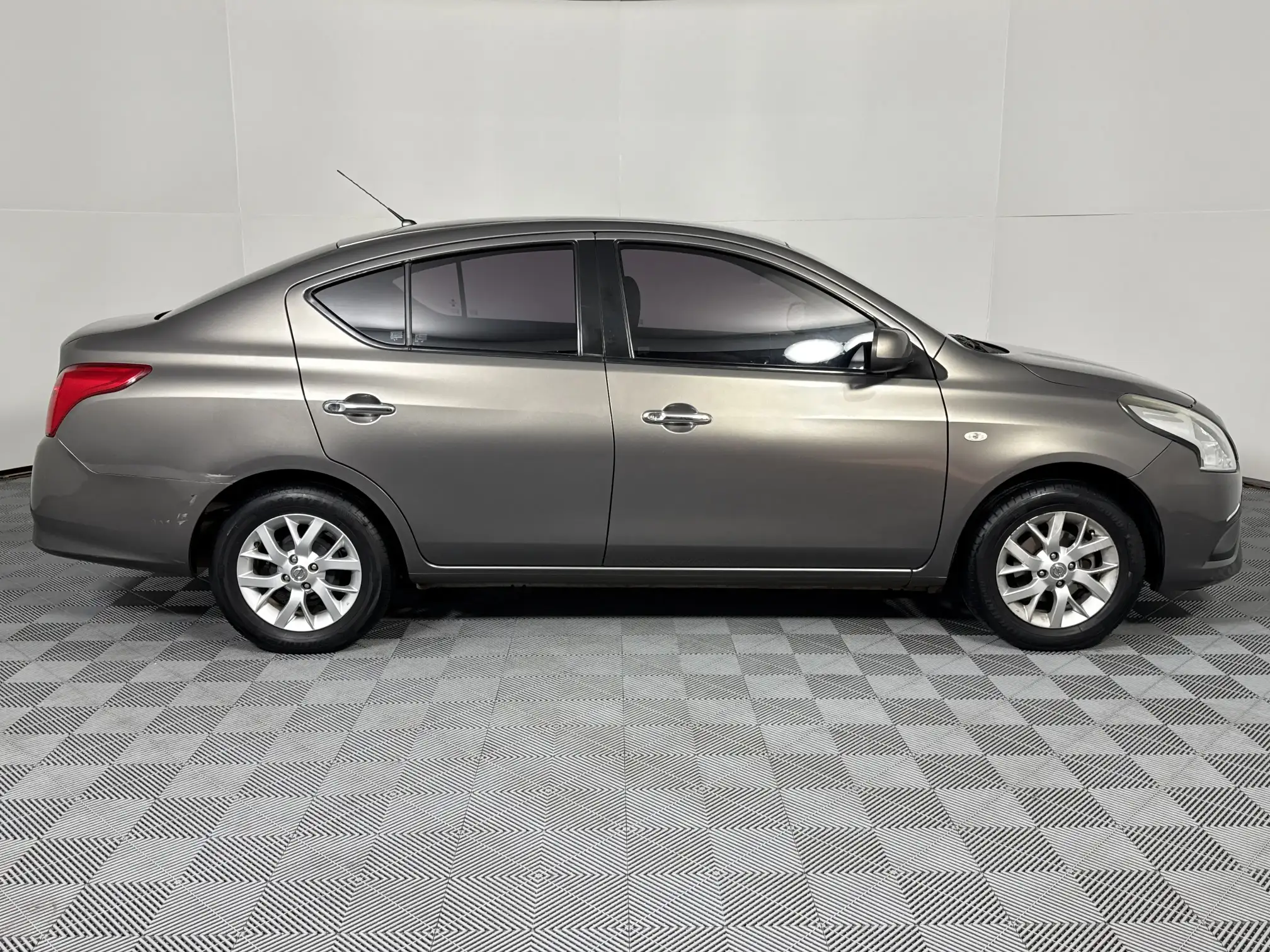 Nissan Almera
