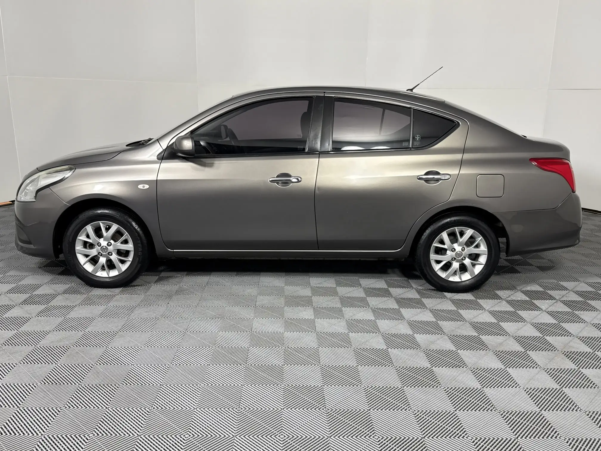 Nissan Almera