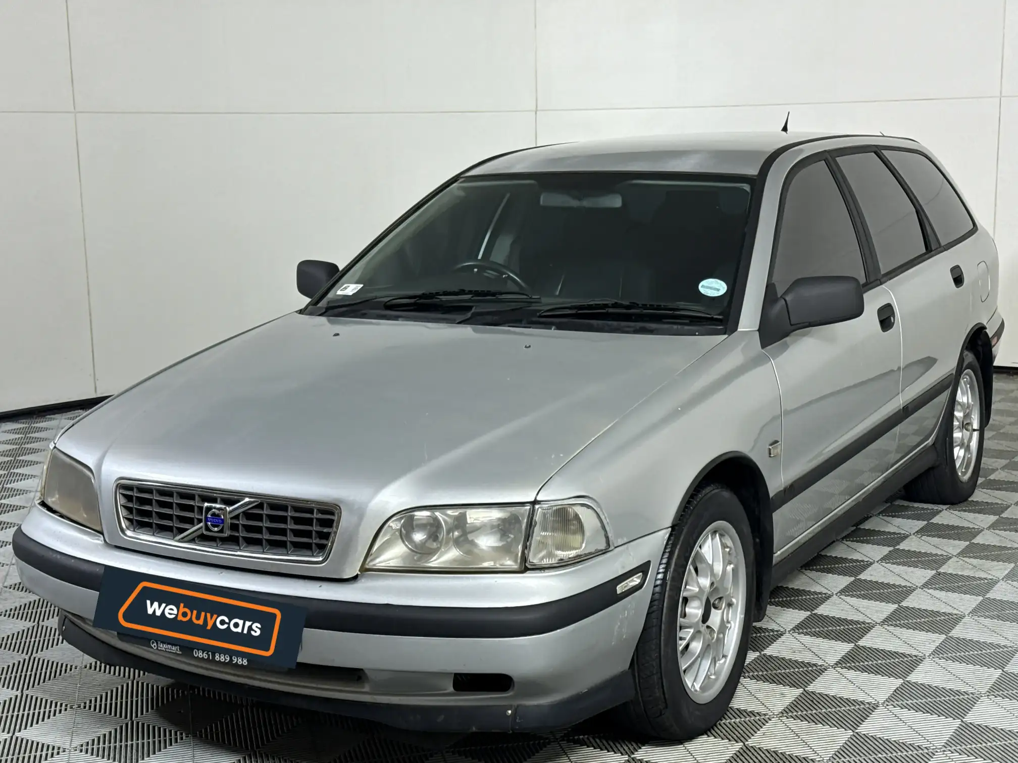 2000 Volvo V40