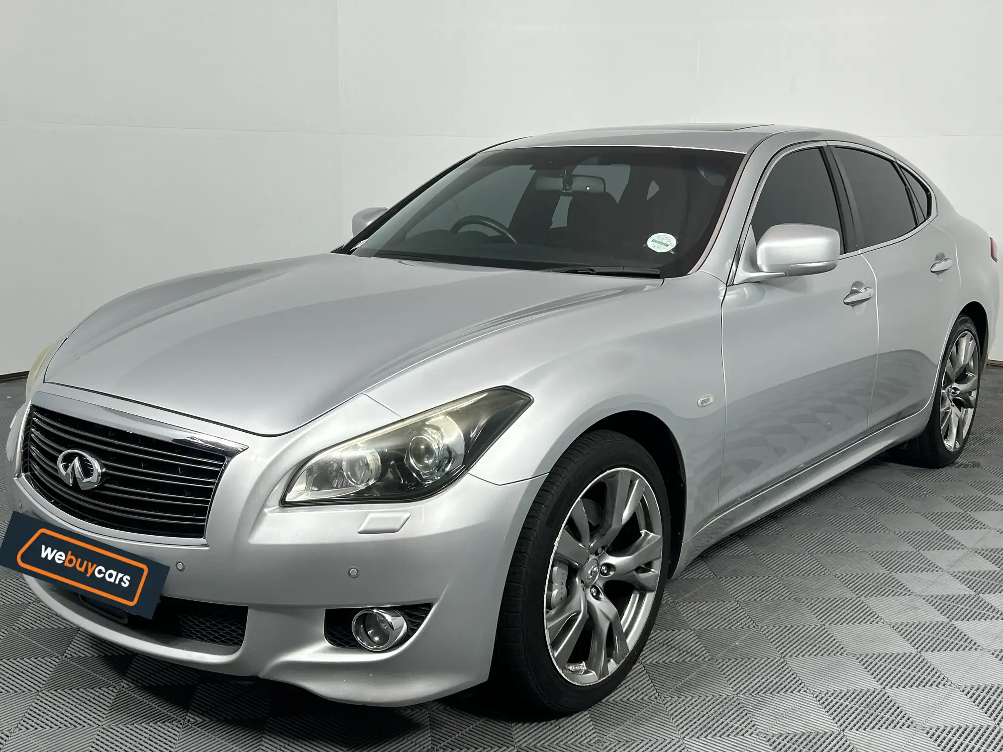 Infiniti M