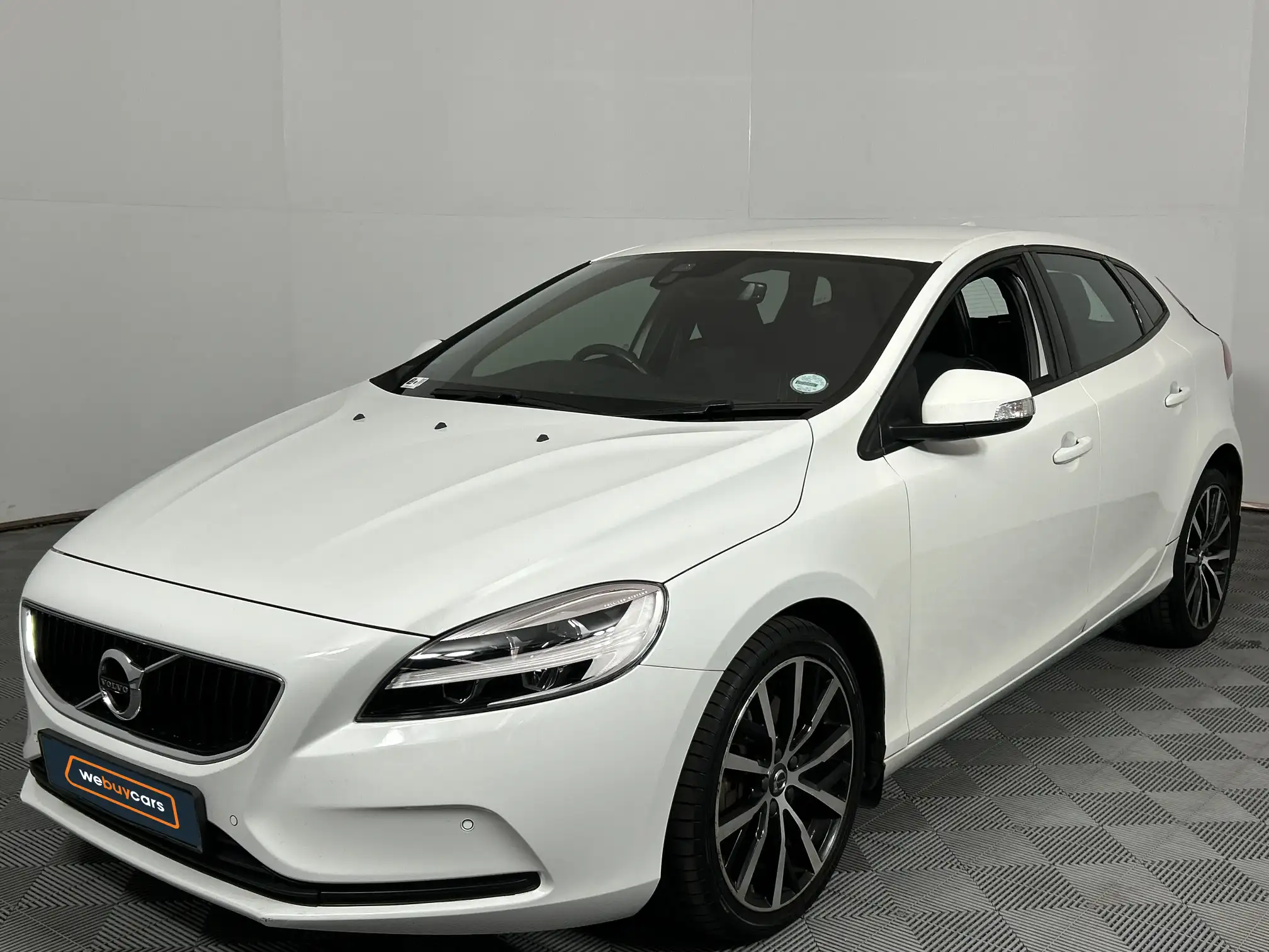 2019 Volvo V40