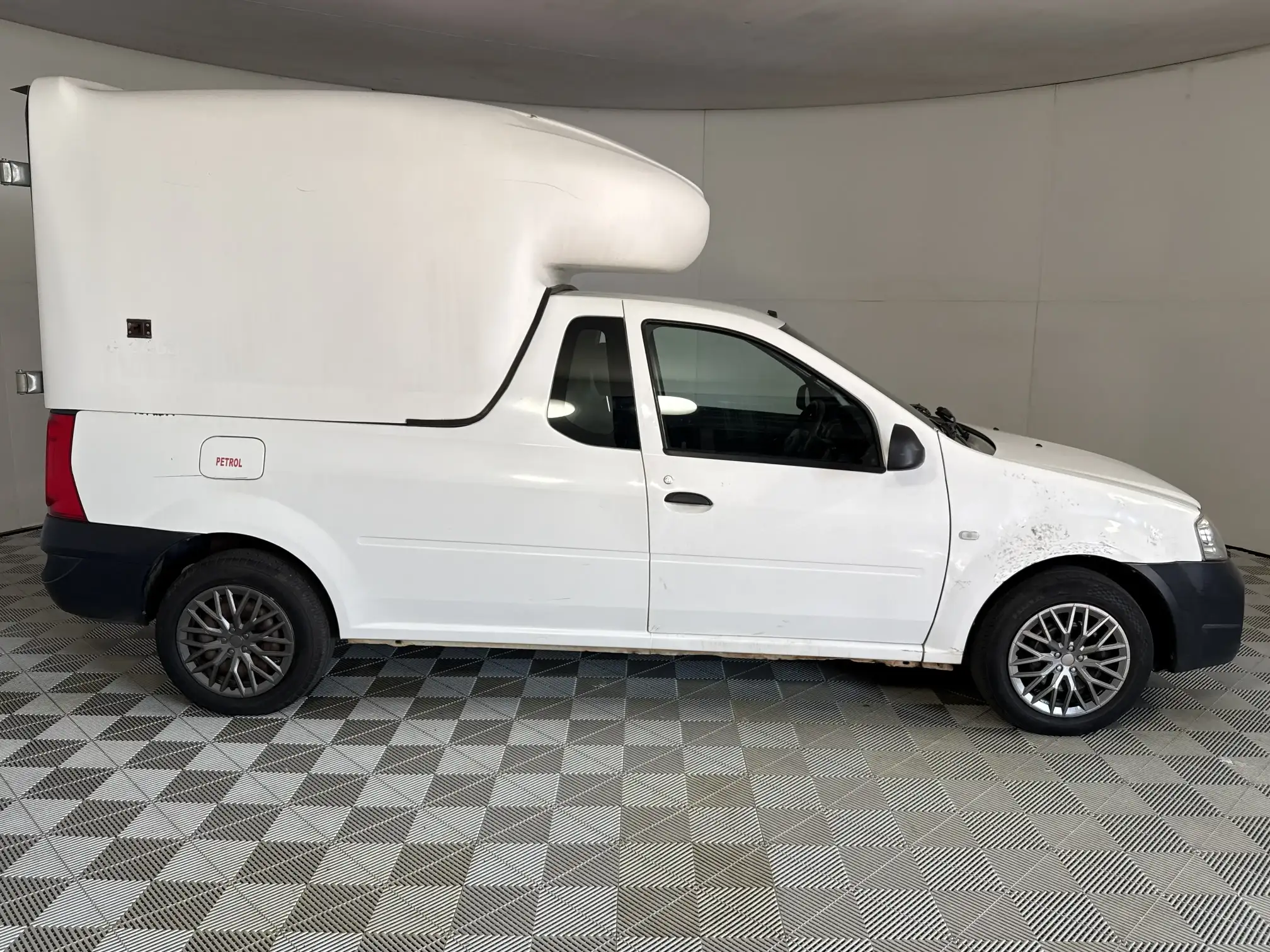 Nissan NP200