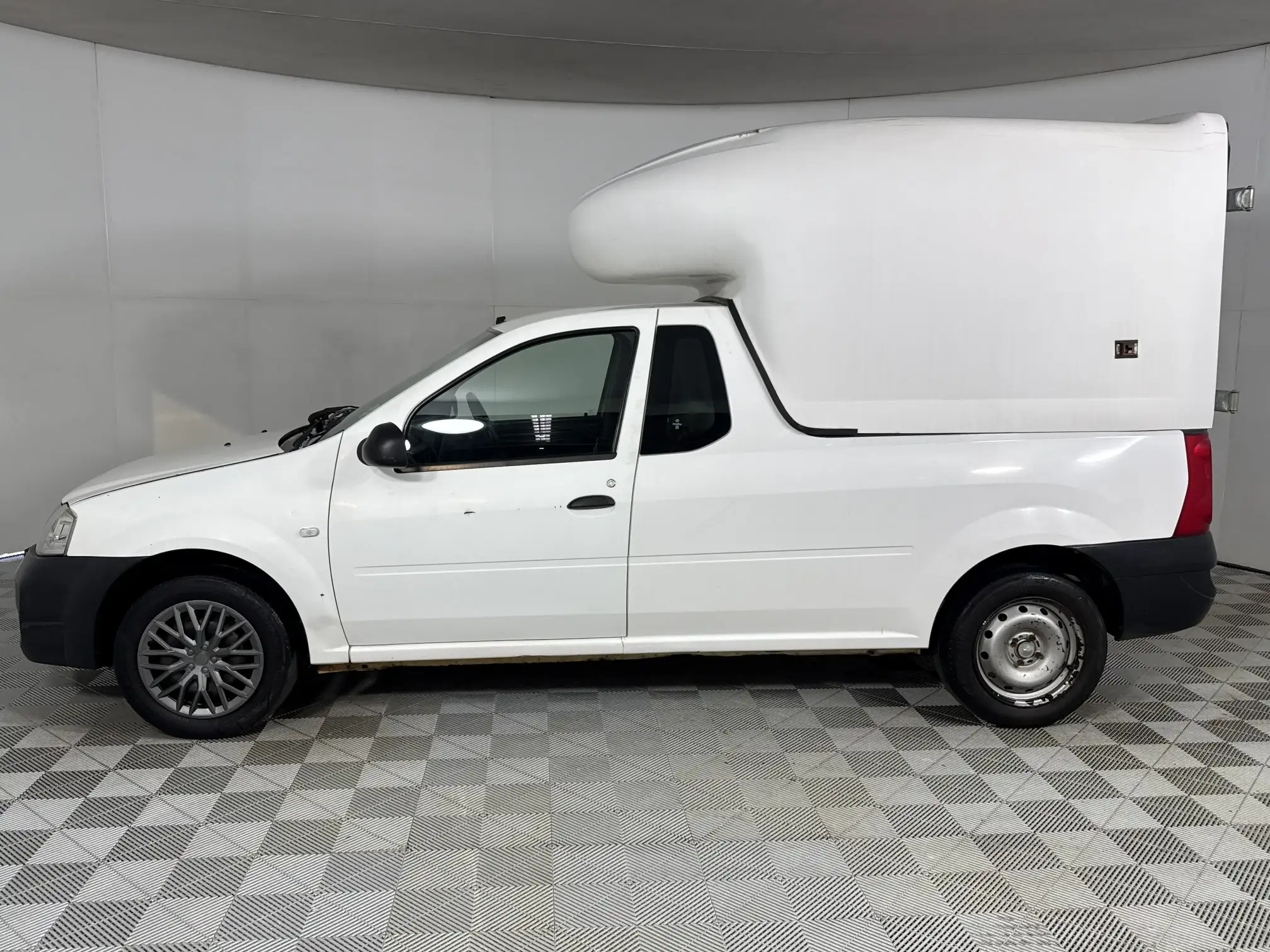 Nissan NP200