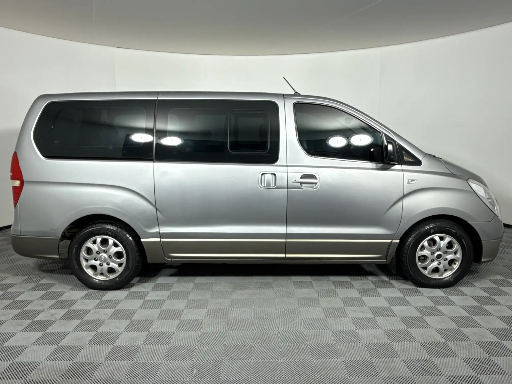 Hyundai H-1