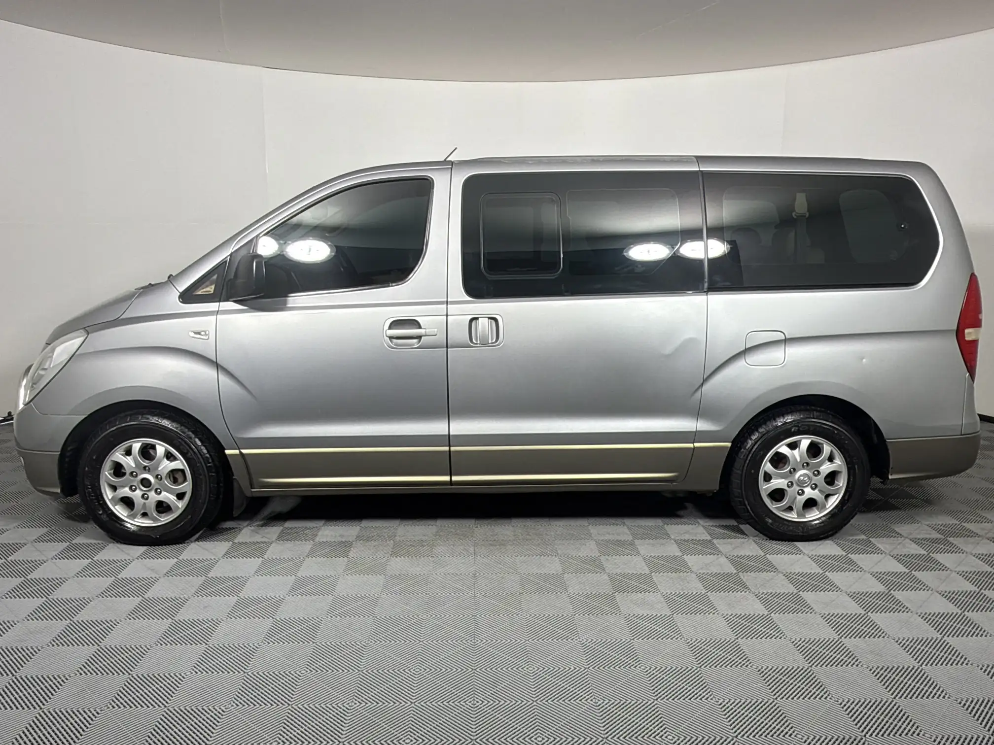 Hyundai H-1