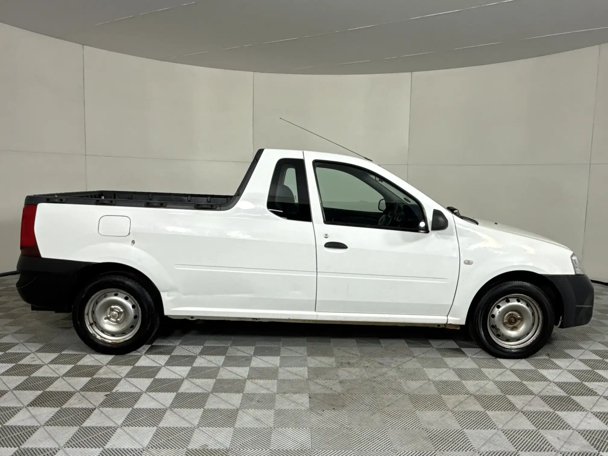Nissan NP200