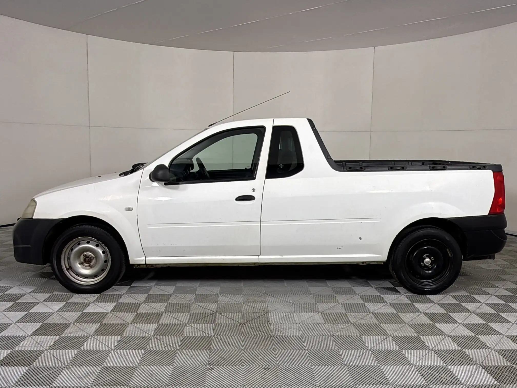 Nissan NP200