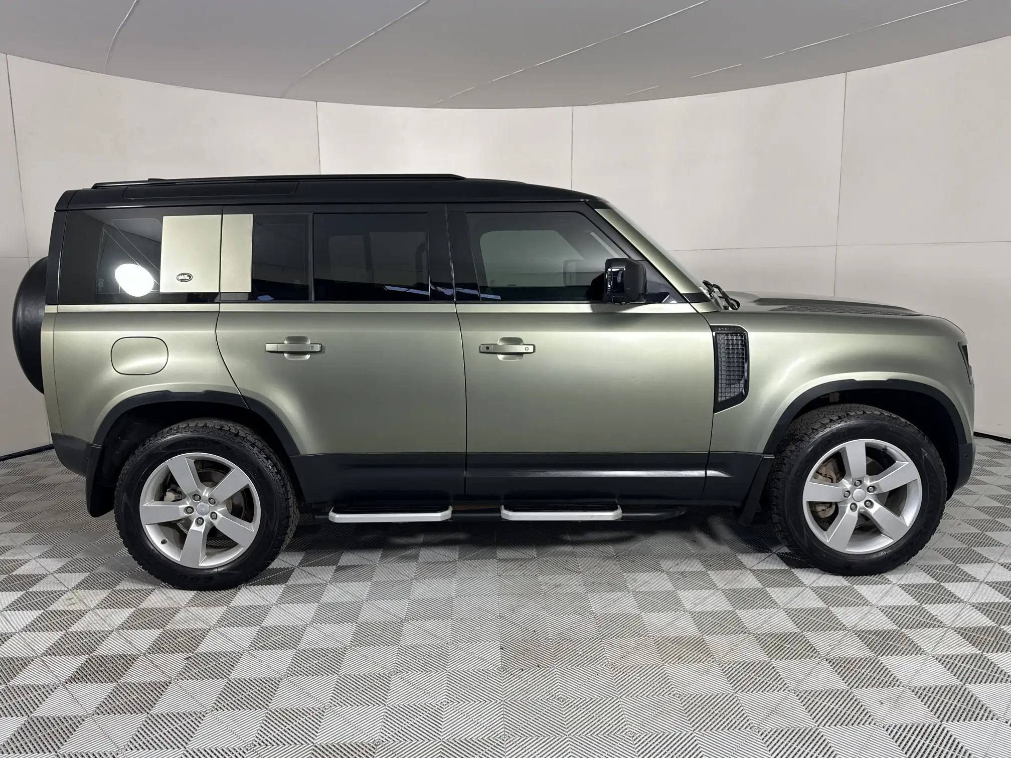 Land Rover Defender 110