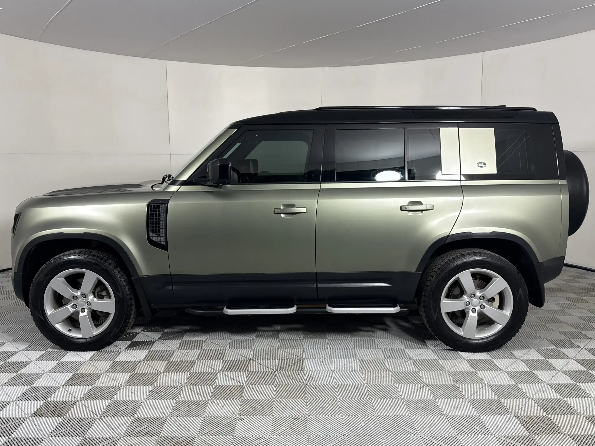 Land Rover Defender 110