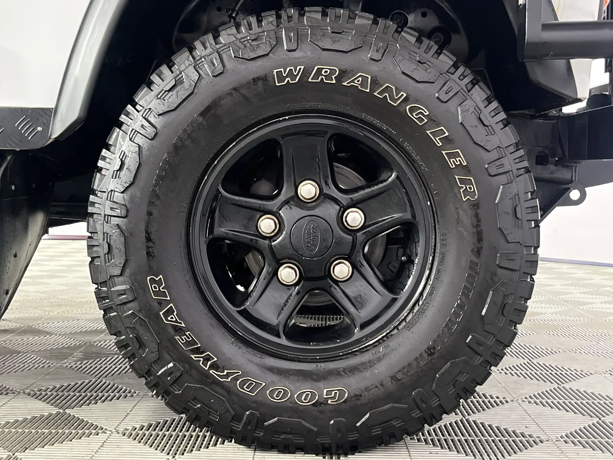 Land Rover Defender 110