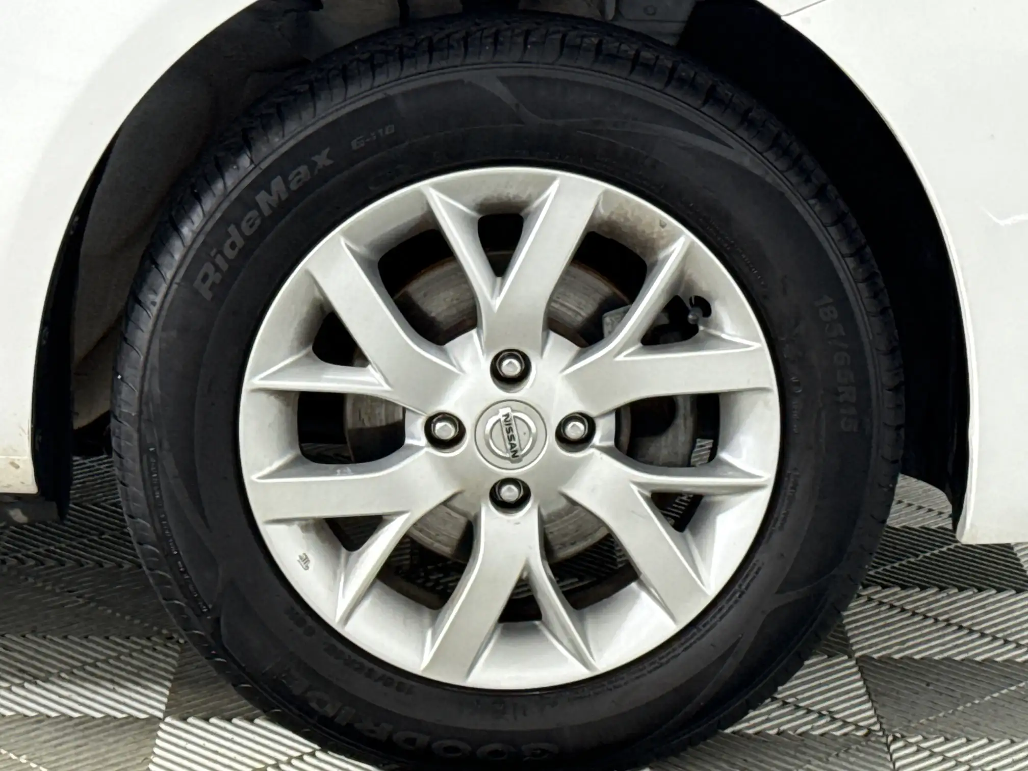 Nissan Almera