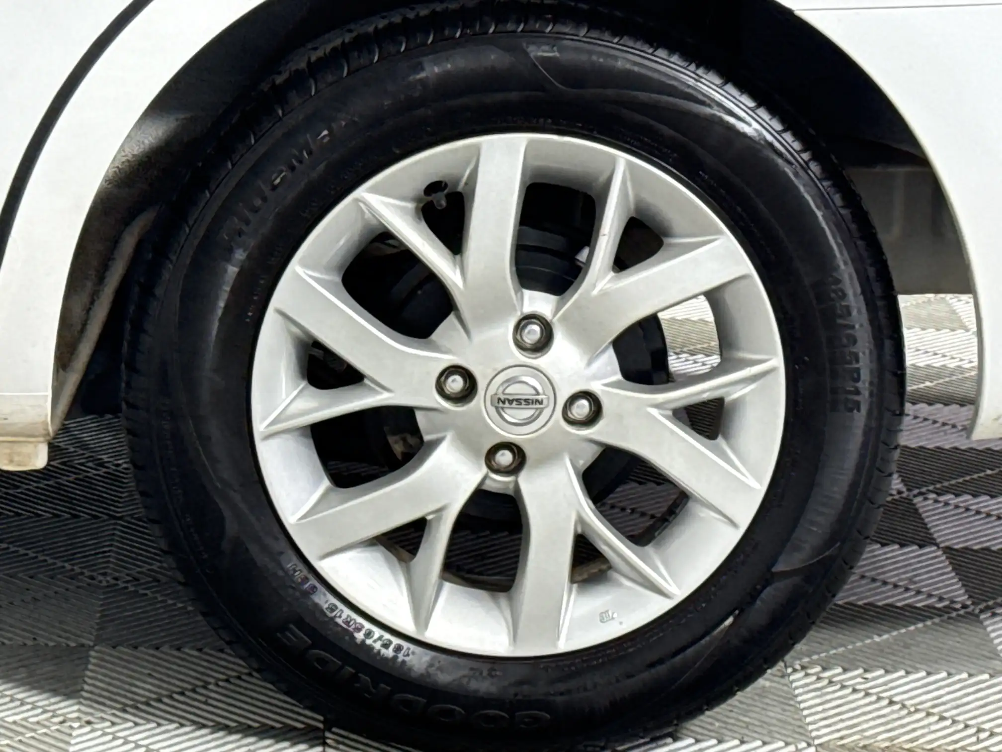 Nissan Almera