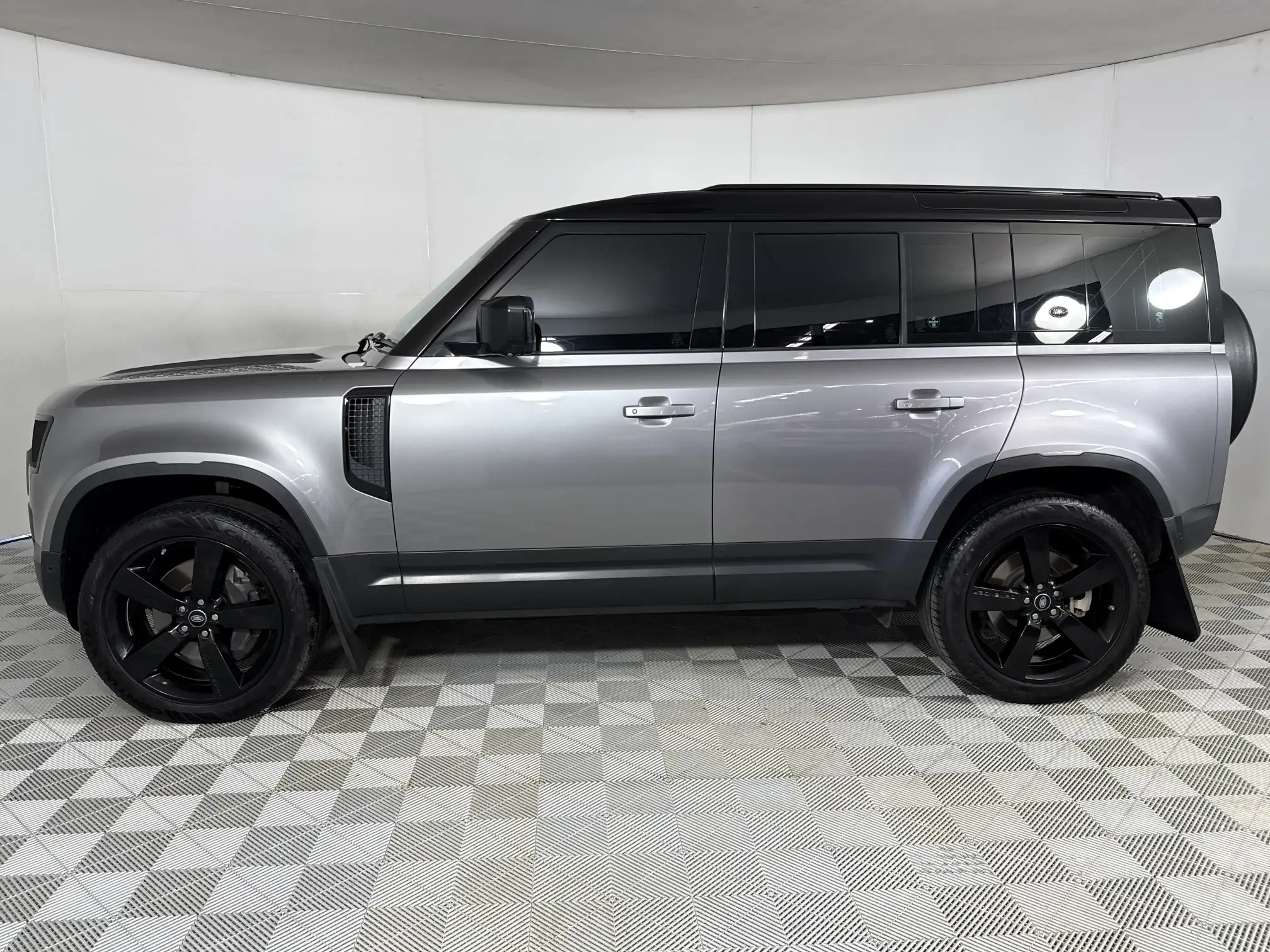 Land Rover Defender 110