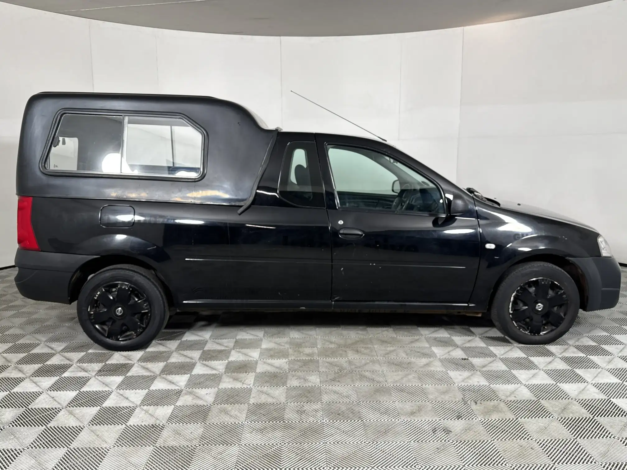 Nissan NP200