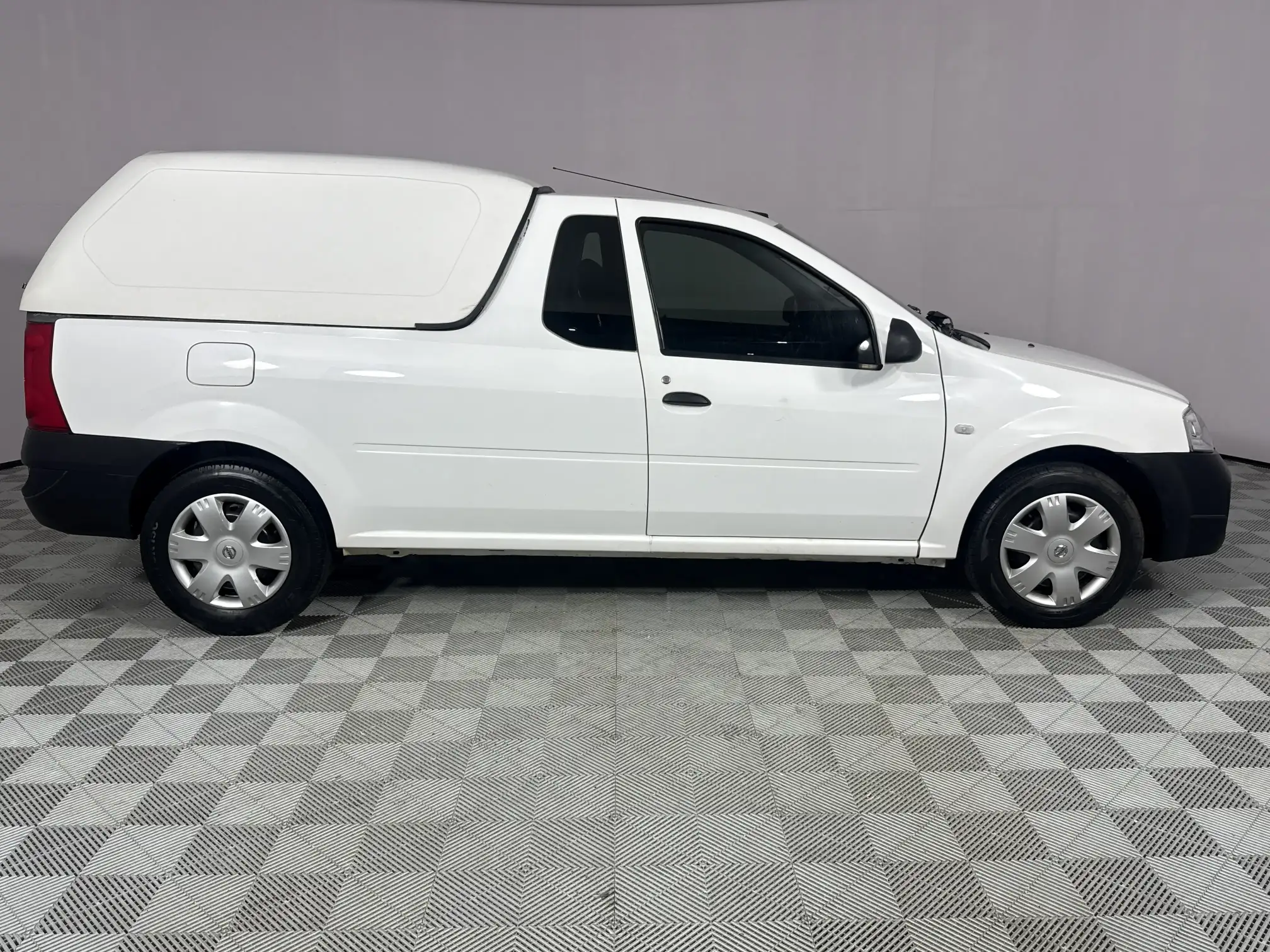 Nissan NP200