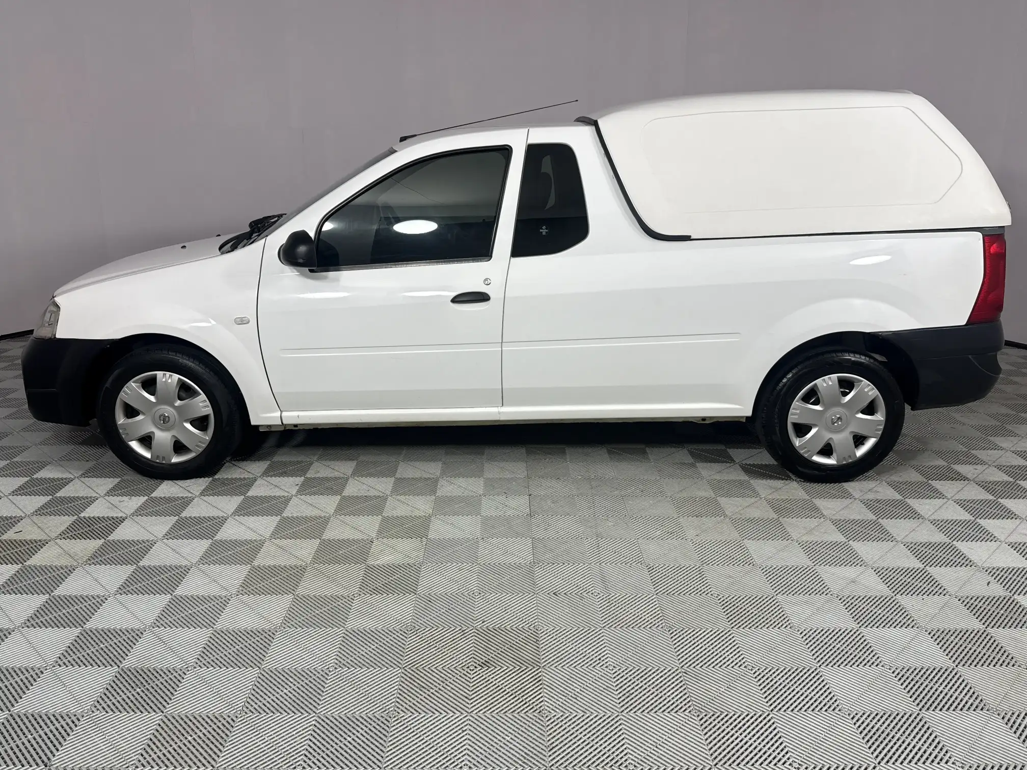 Nissan NP200