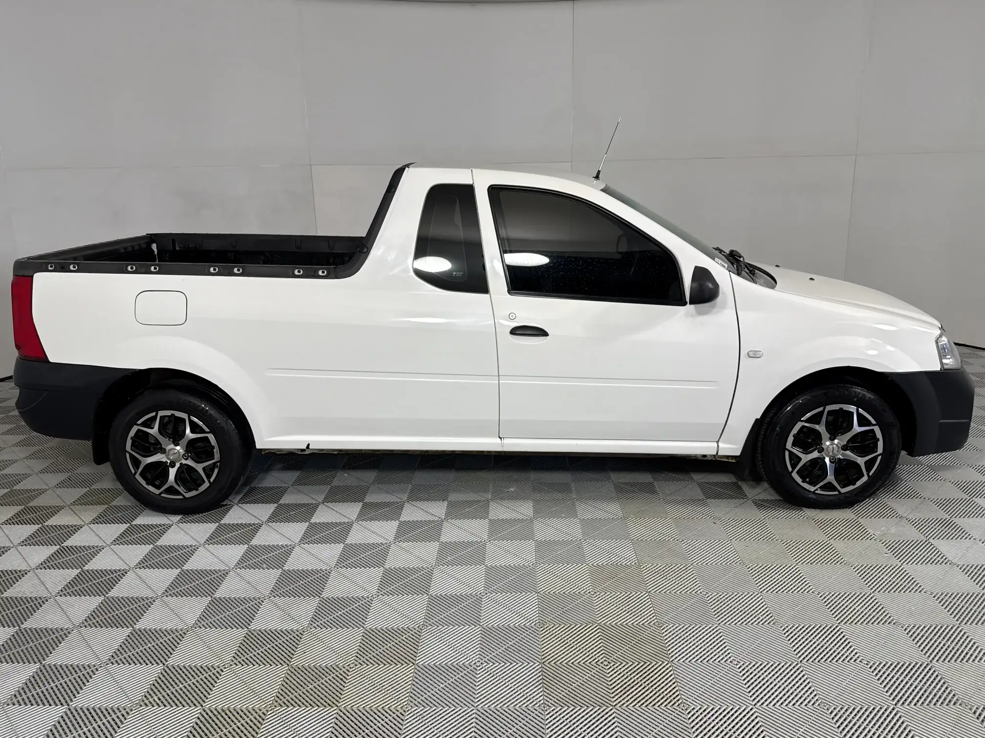 Nissan NP200
