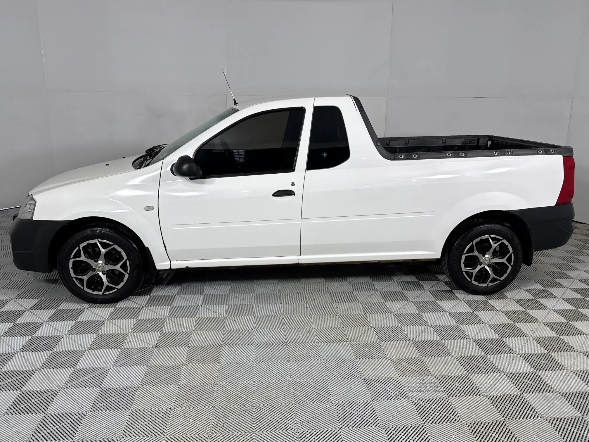 Nissan NP200