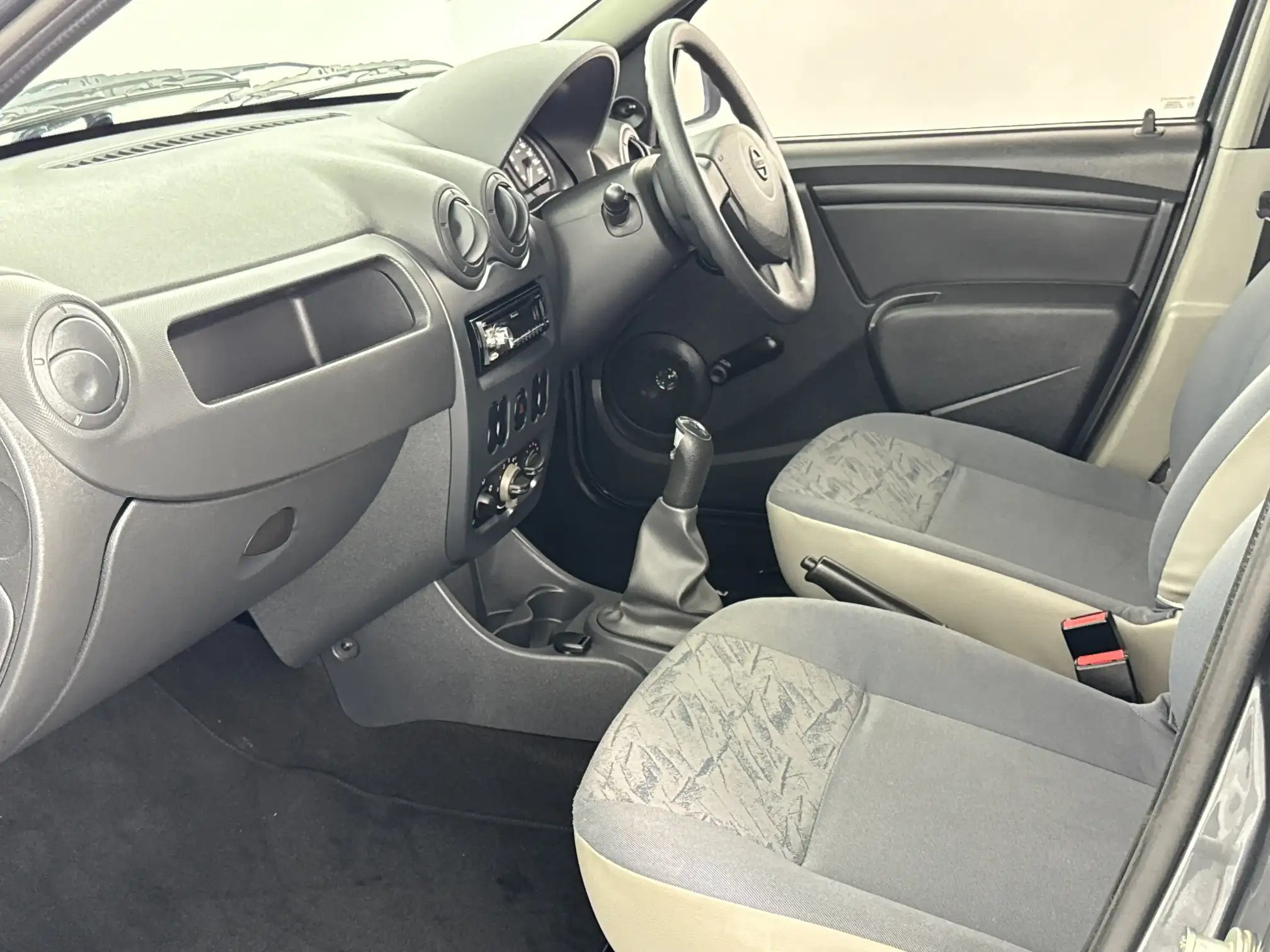Nissan NP200