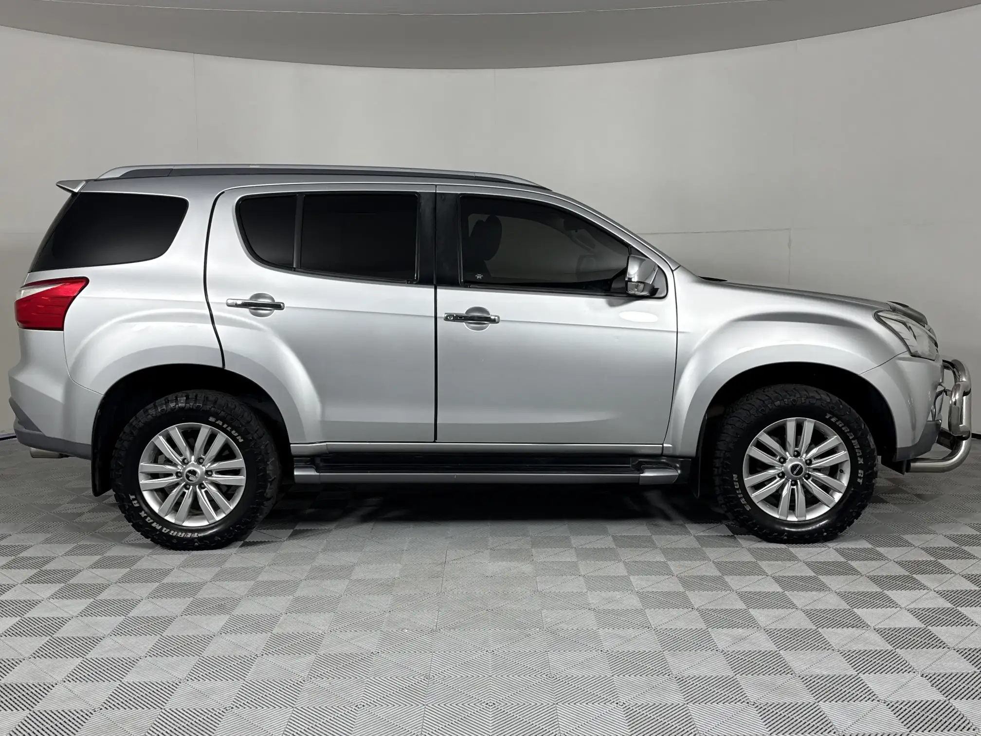 Isuzu MU-X
