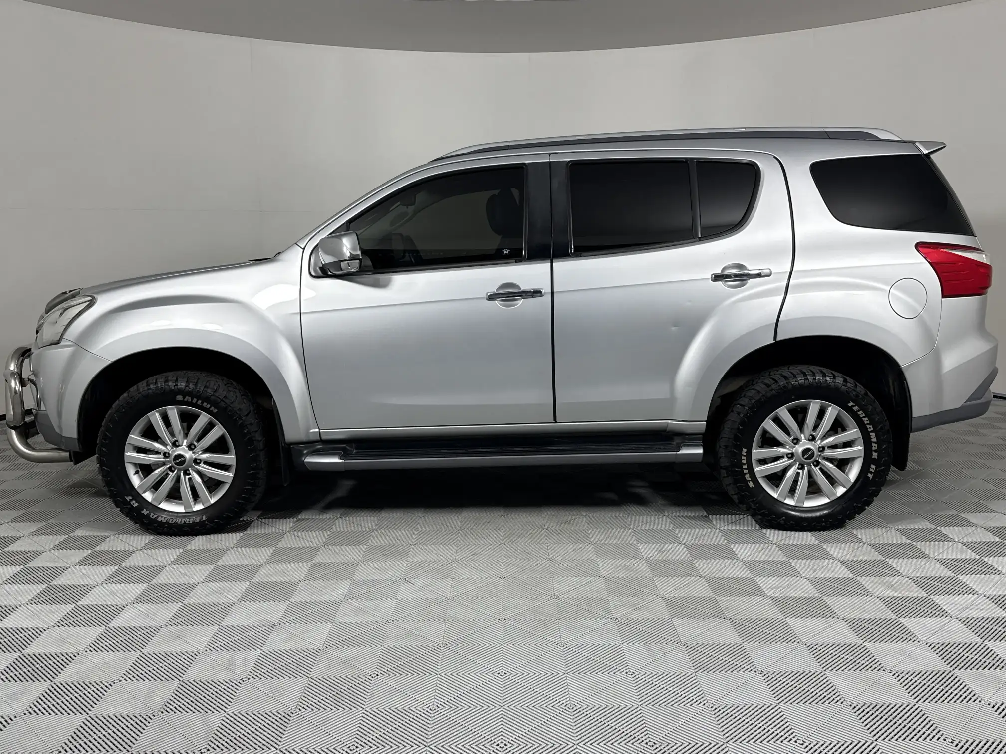 Isuzu MU-X