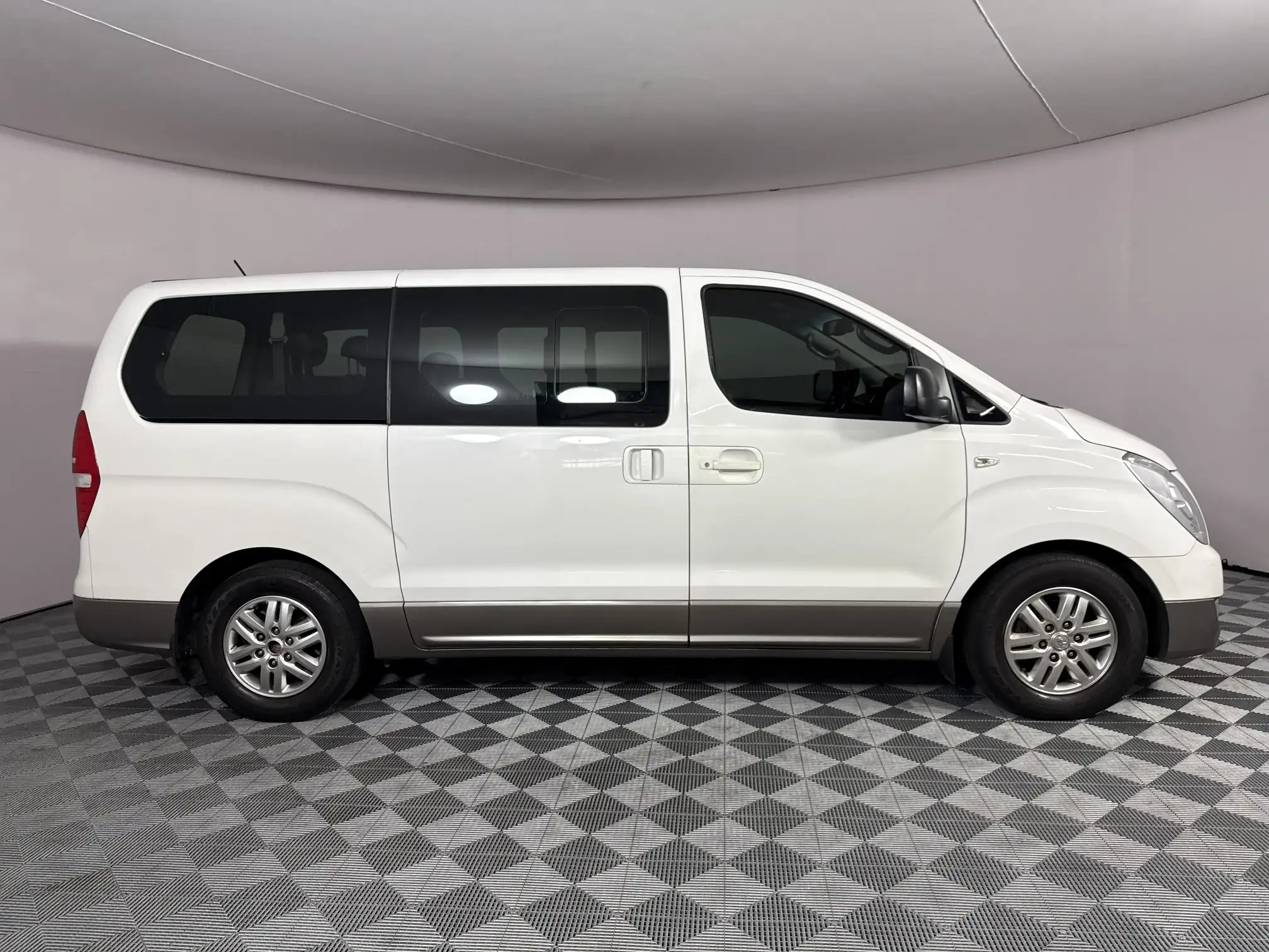 Hyundai H-1