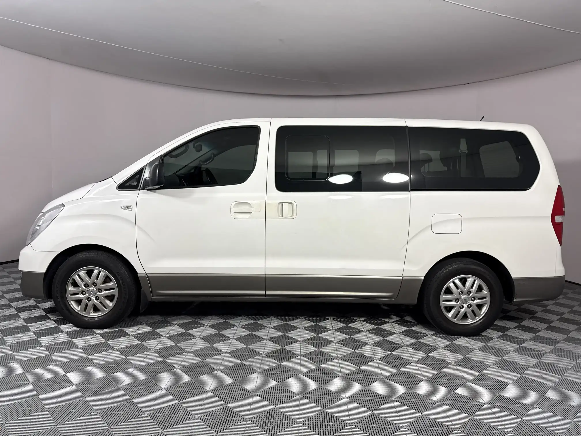 Hyundai H-1