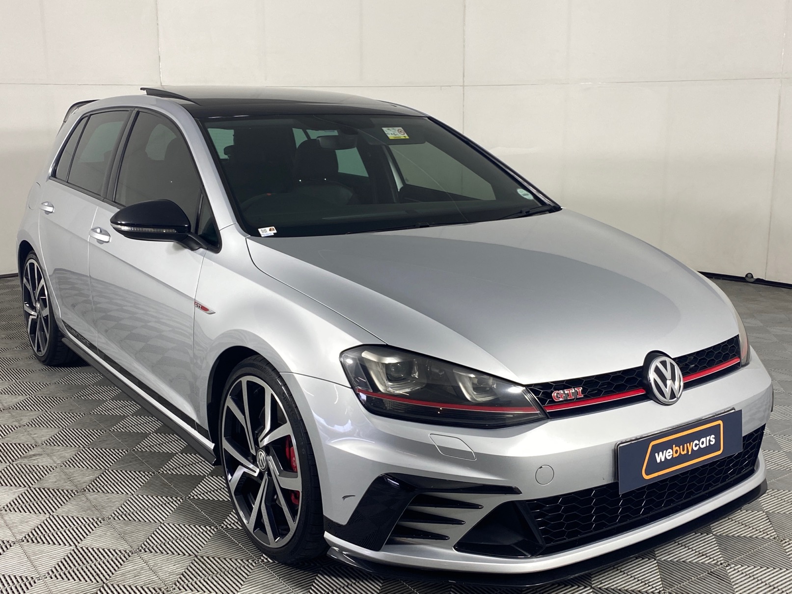 Used 17 Volkswagen Golf 7 Gti 2 0 Tsi Dsg Clubsport For Sale Webuycars