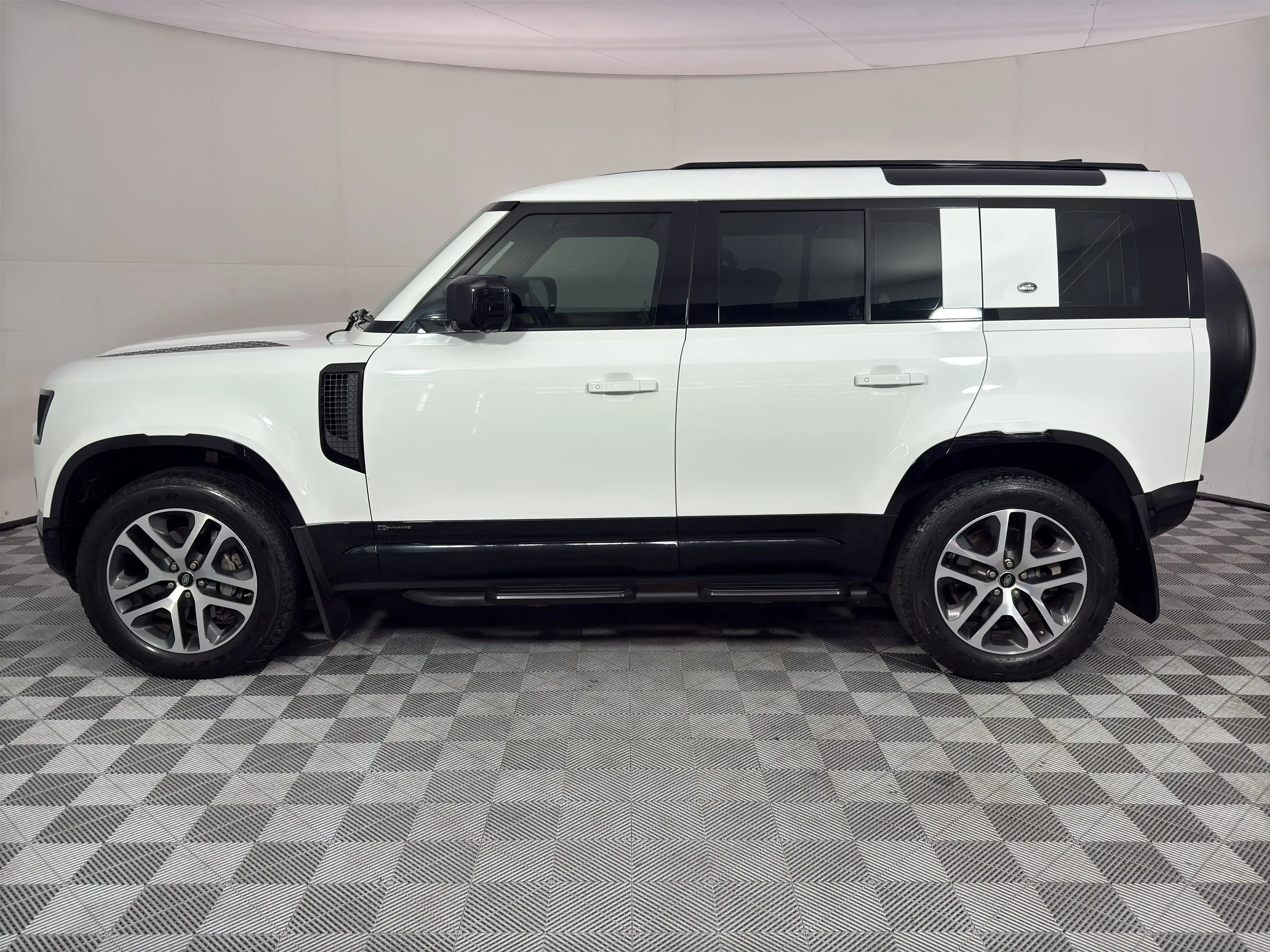 Land Rover Defender 110