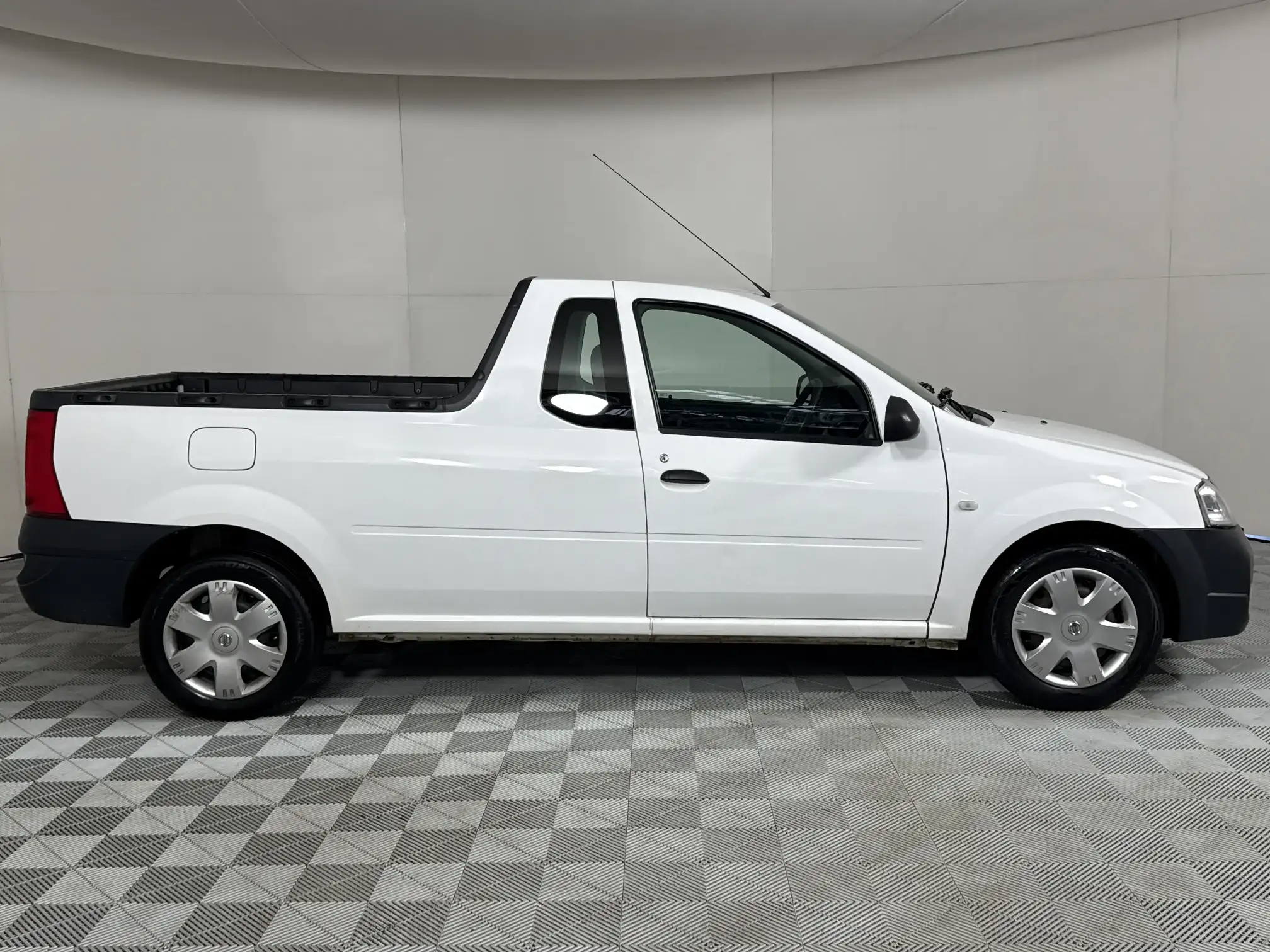 Nissan NP200