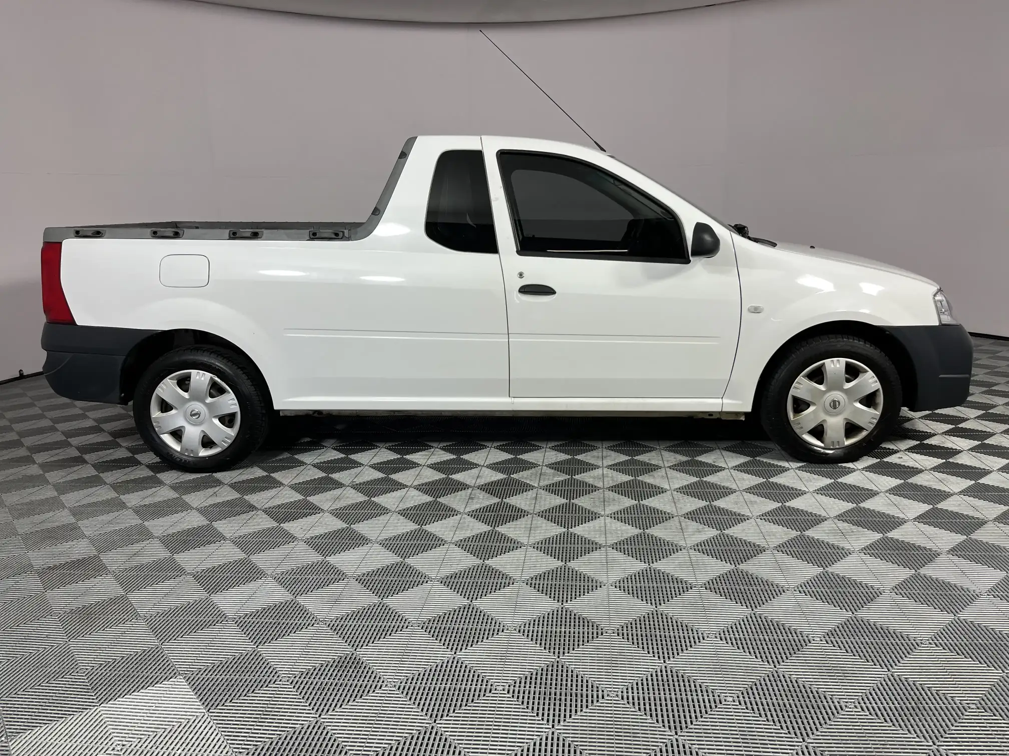 Nissan NP200