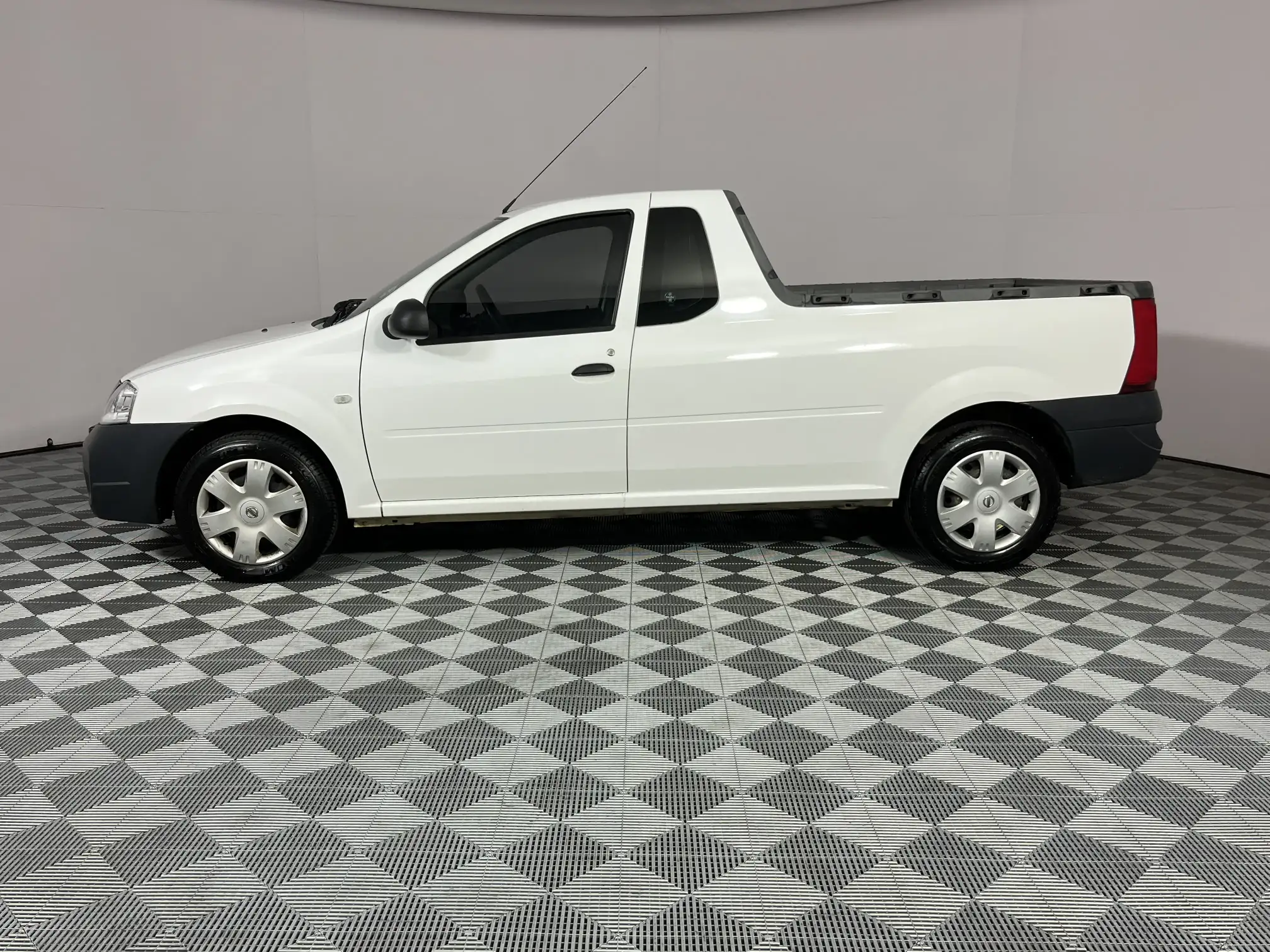 Nissan NP200
