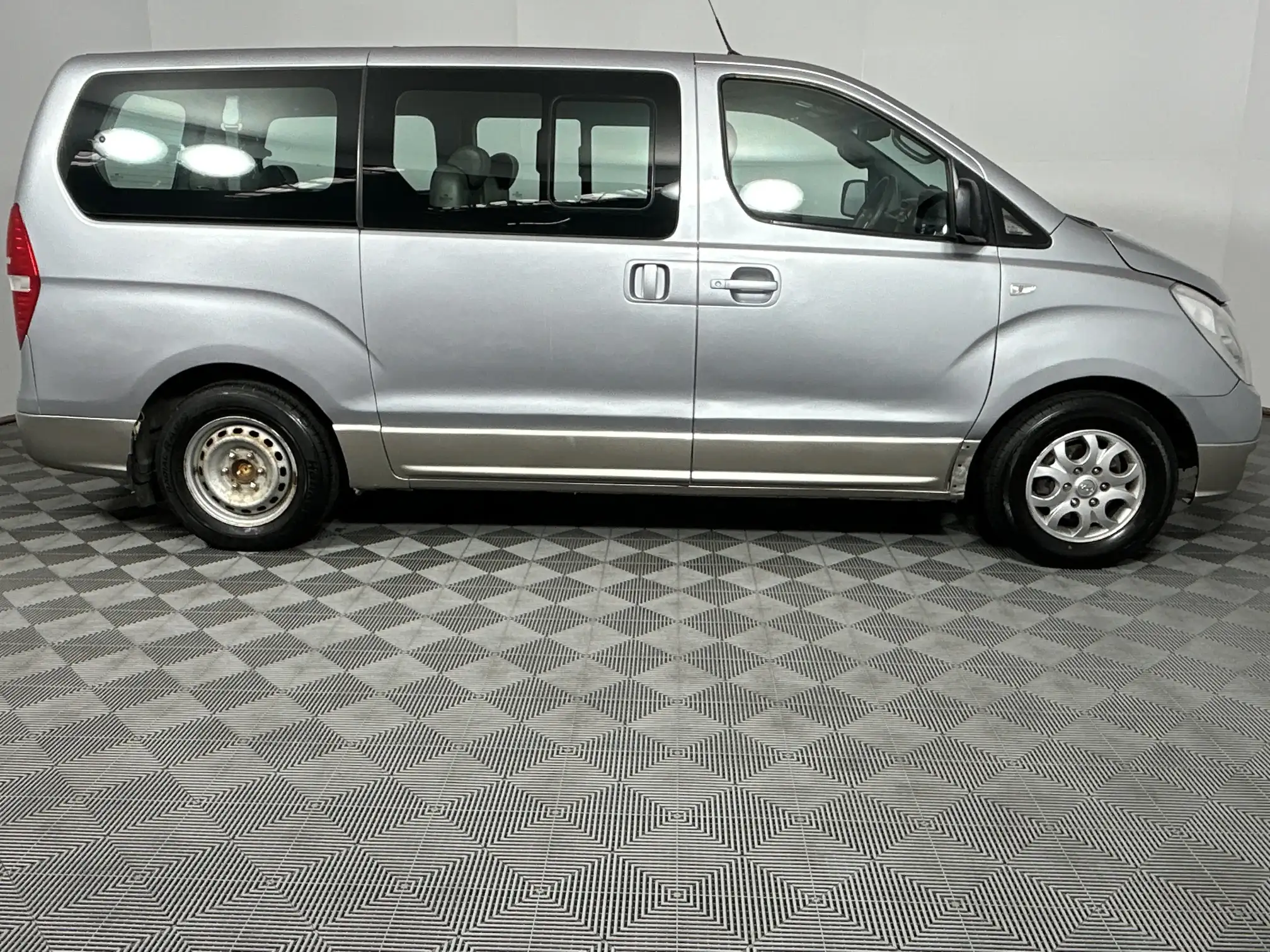 Hyundai H-1
