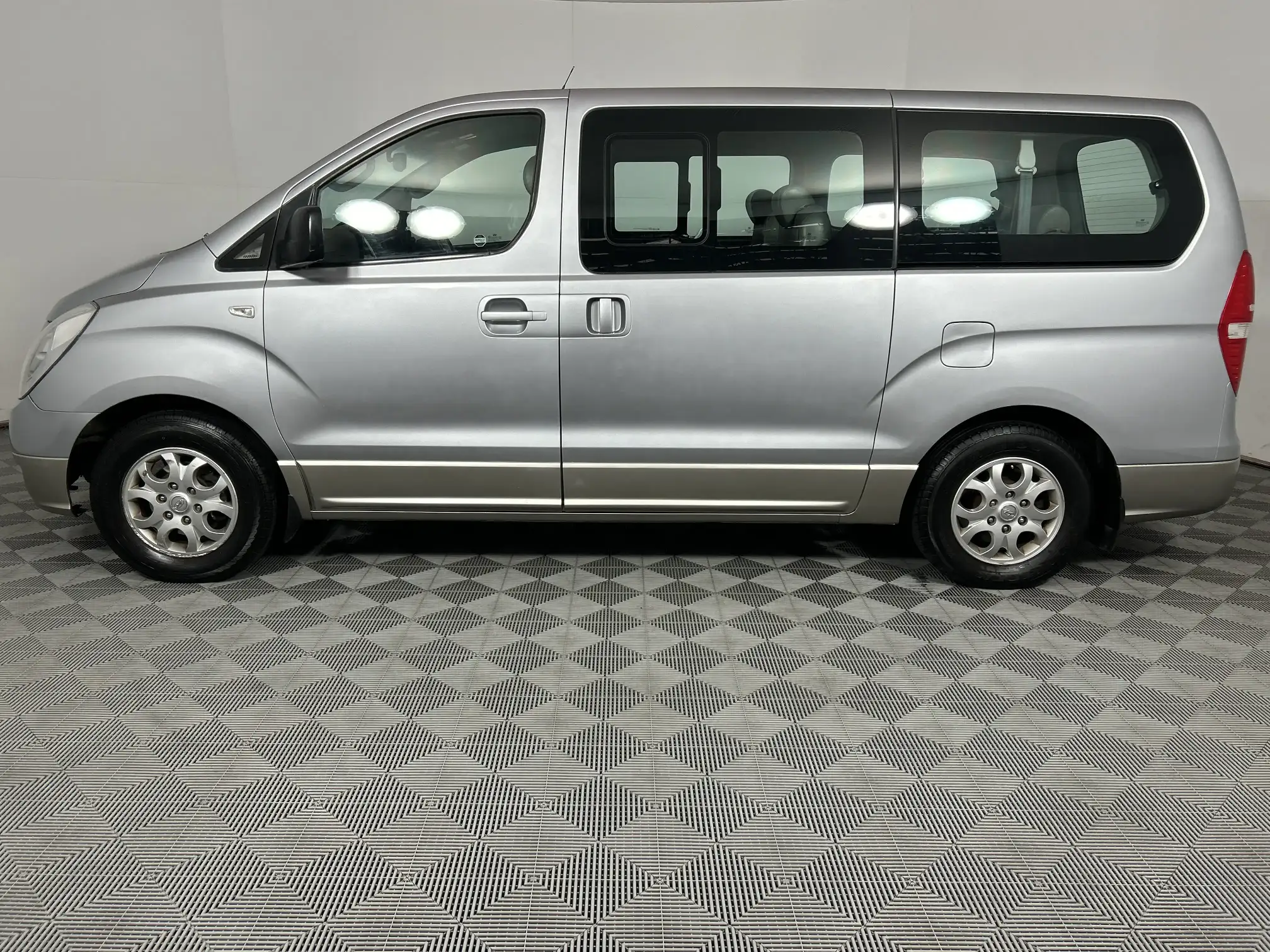 Hyundai H-1