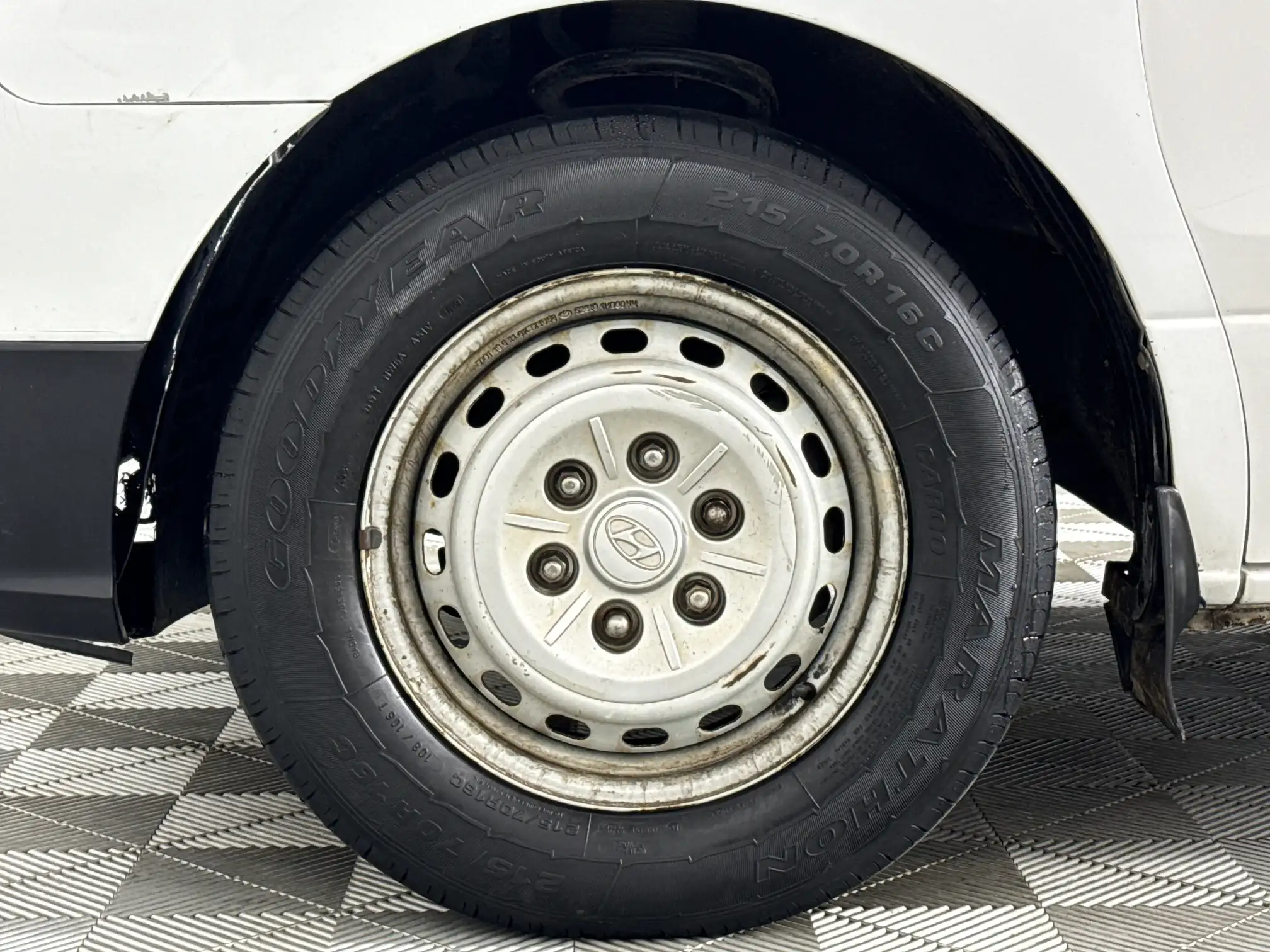 Hyundai H-1