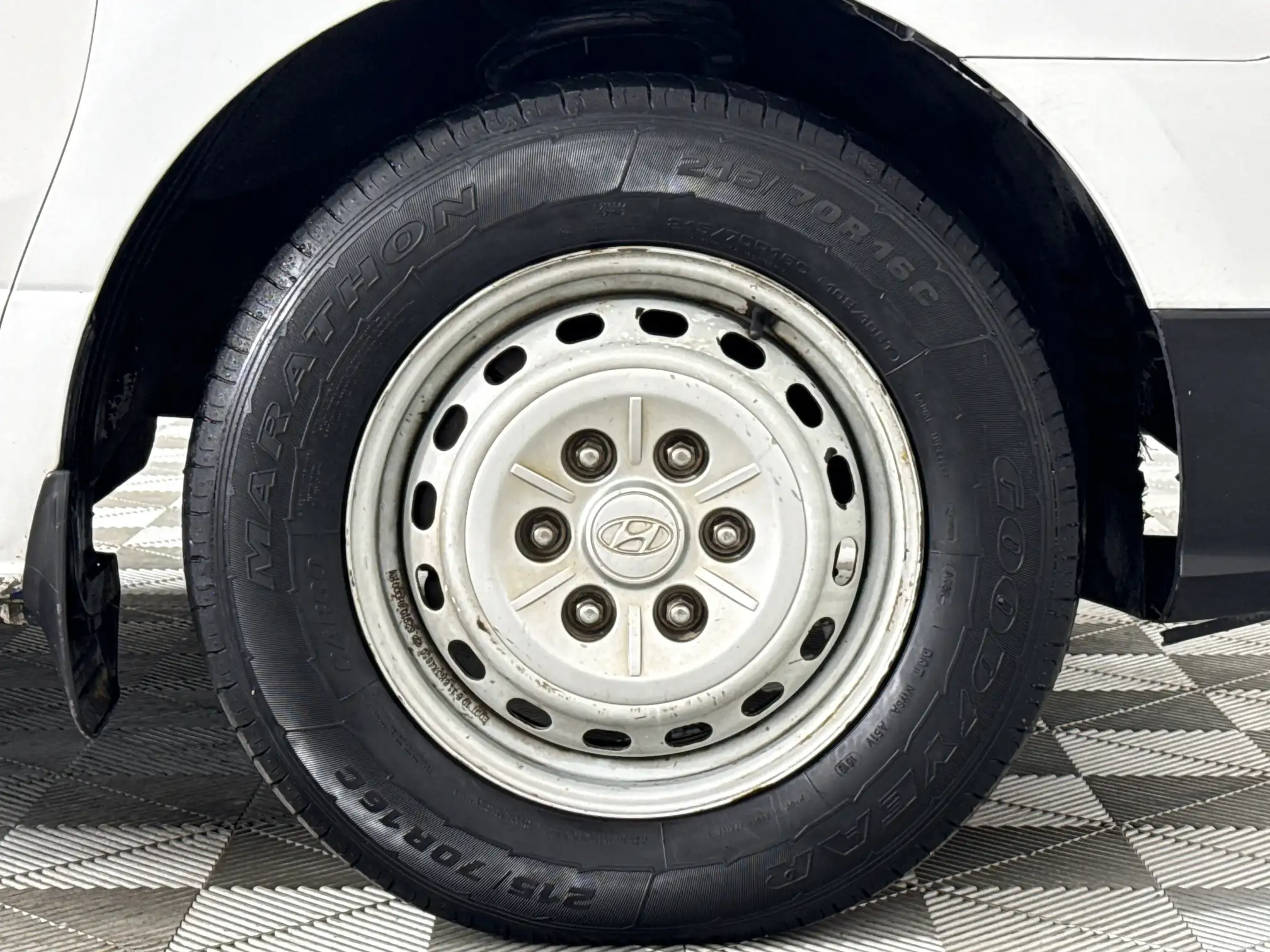 Hyundai H-1