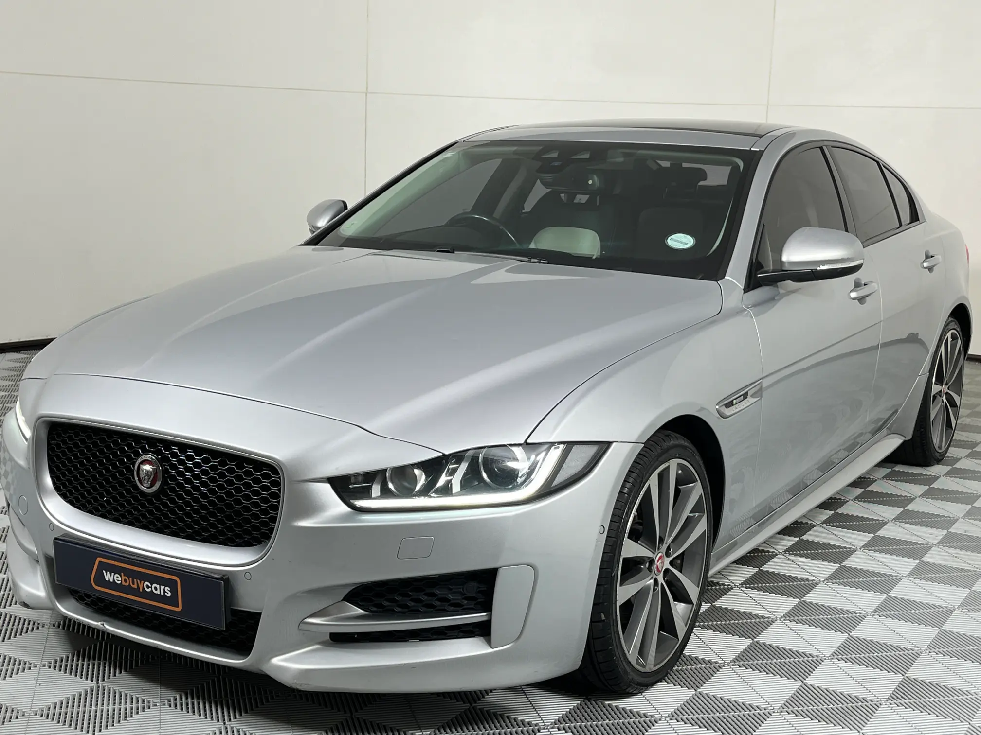 2016 Jaguar XE 2.0d R-Sport Auto