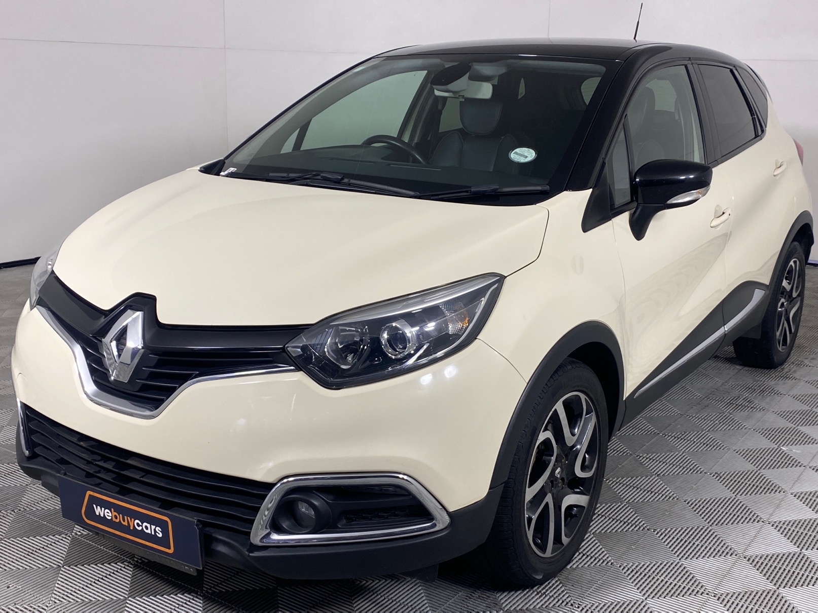 2016 Renault Captur 900t Dynamique 5-Door (66 KW)