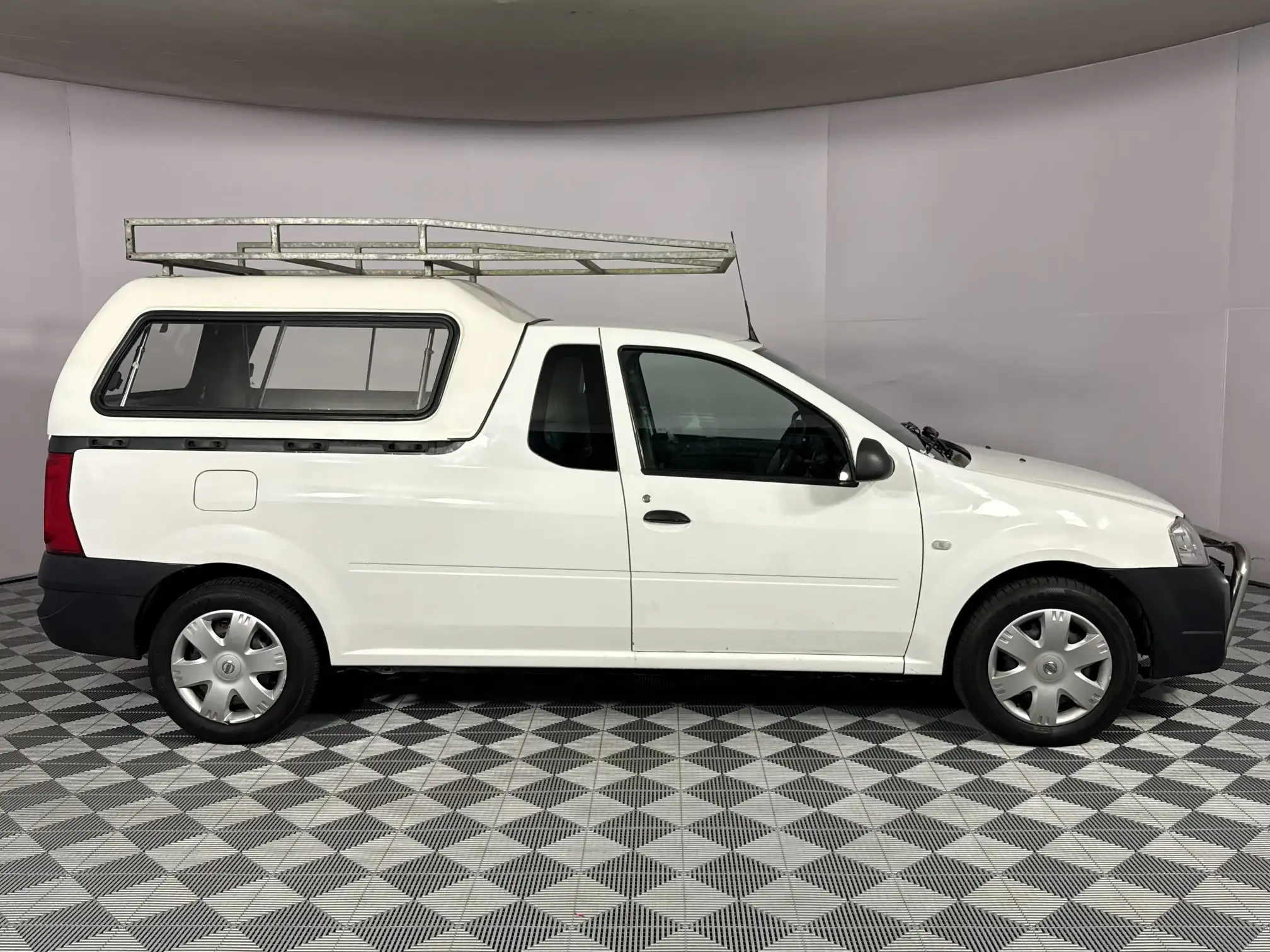 Nissan NP200